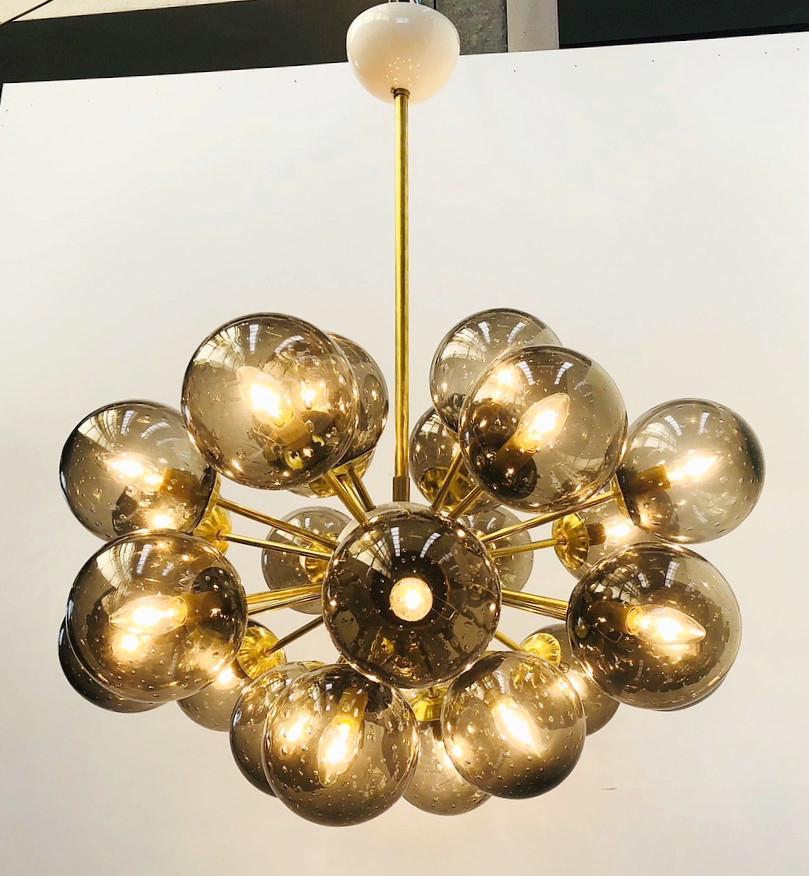 Mid-Century moderno Lampadario Ovale Sputnik di Fabio Ltd in vendita
