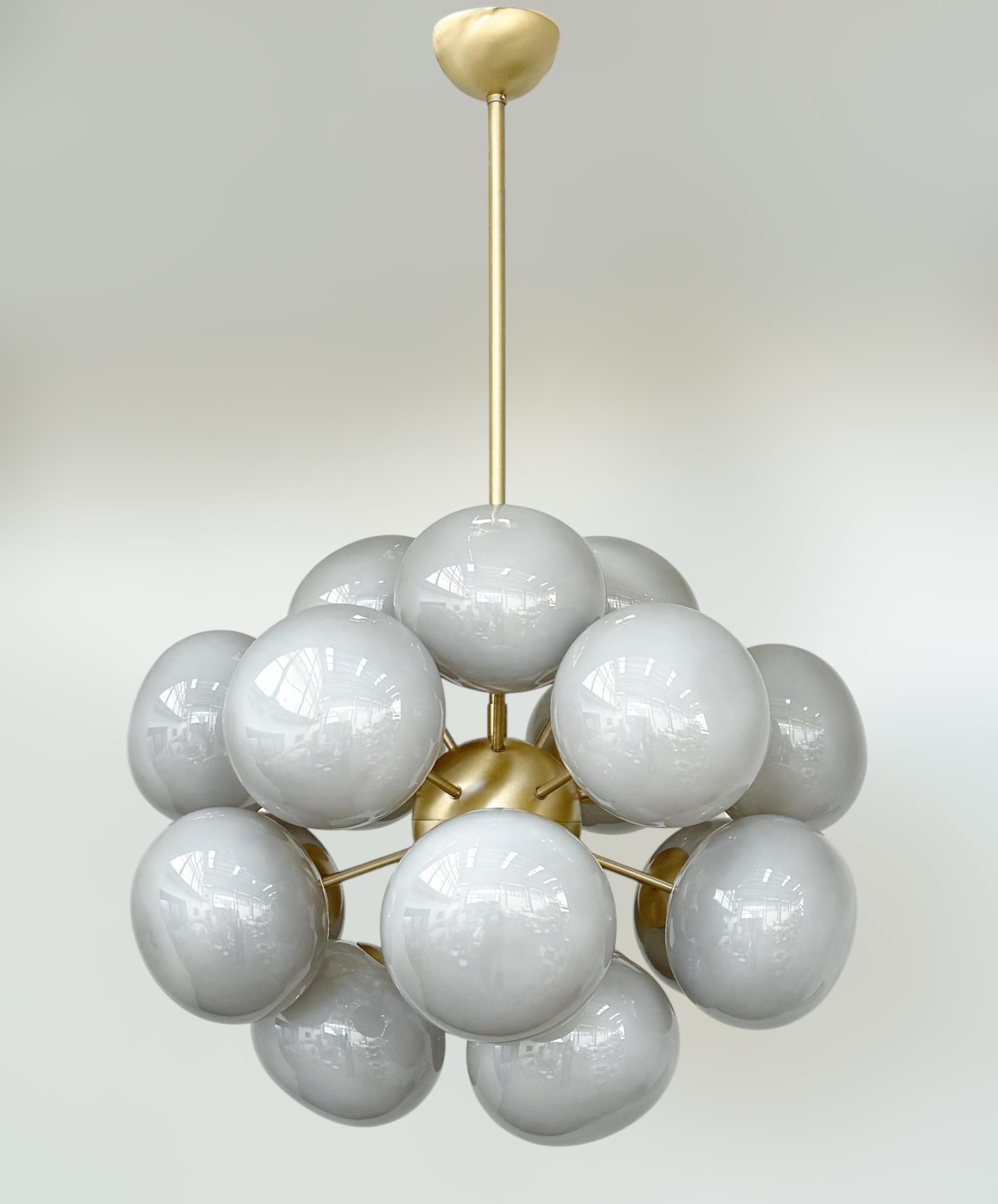Moderno Lampadario Ovale Sputnik di Fabio Ltd in vendita