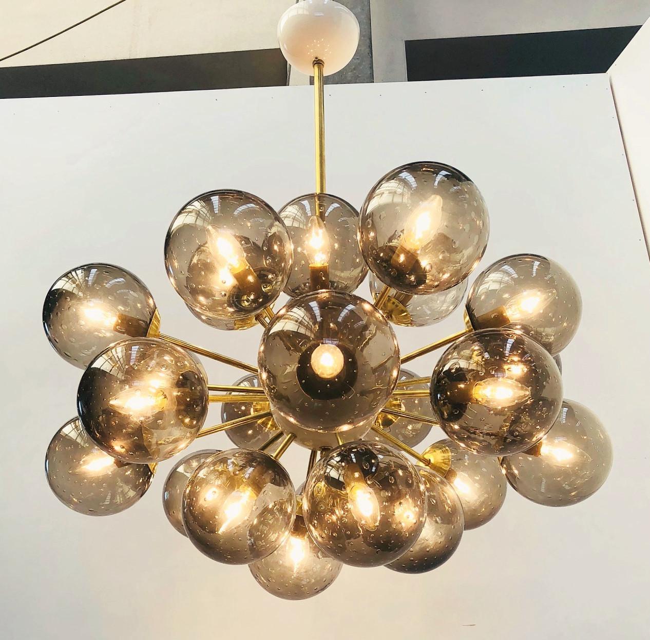 Italiano Lampadario Ovale Sputnik di Fabio Ltd in vendita