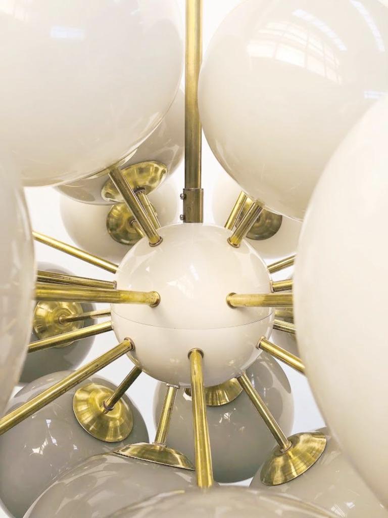 Ovale Sputnik-Kronleuchter von Fabio Ltd (Italienisch) im Angebot