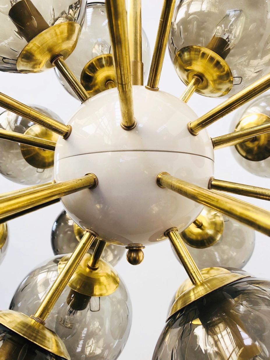 Lampadario Ovale Sputnik di Fabio Ltd In condizioni Nuovo in vendita a Los Angeles, CA