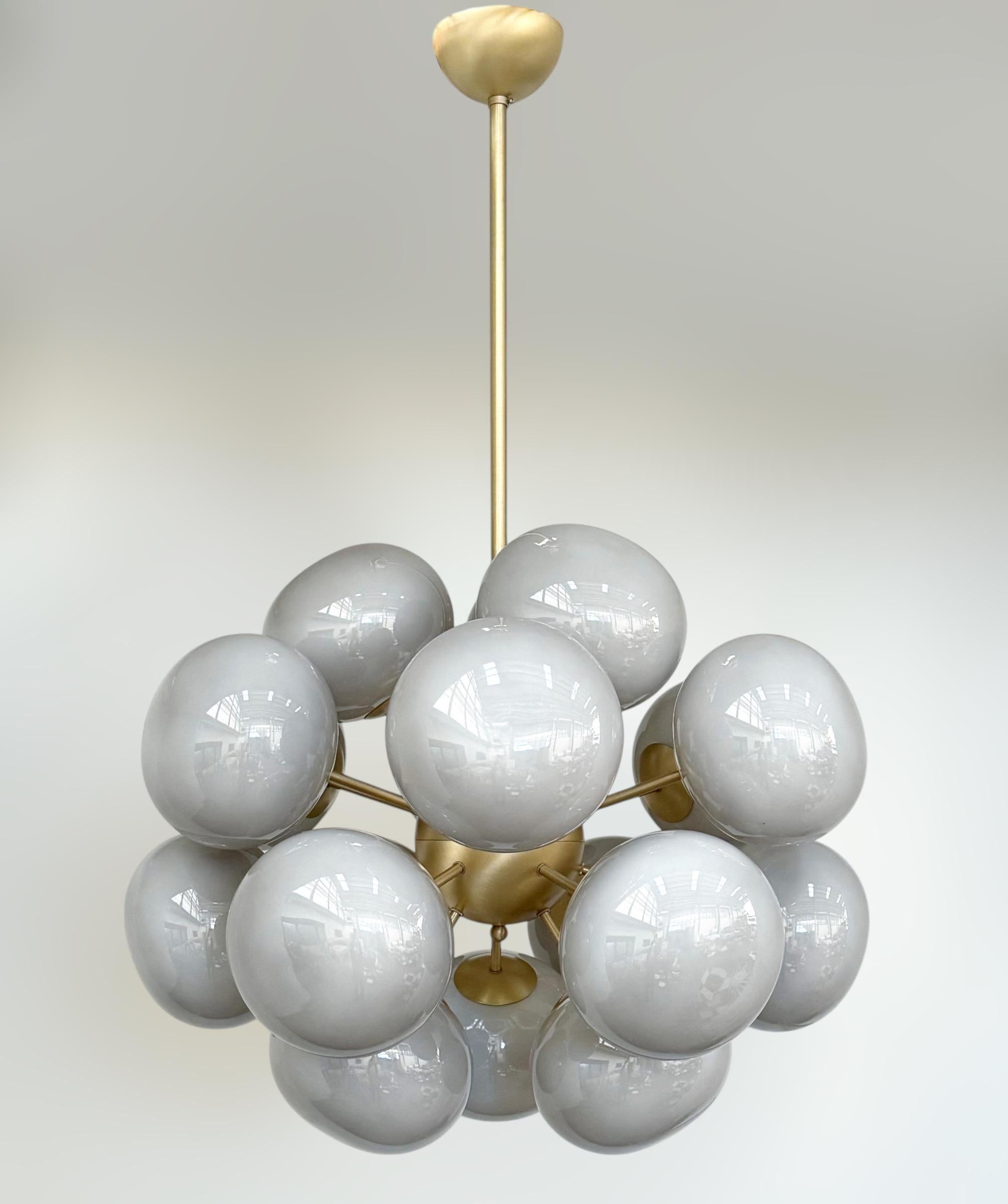 Lampadario Ovale Sputnik di Fabio Ltd In condizioni Nuovo in vendita a Los Angeles, CA