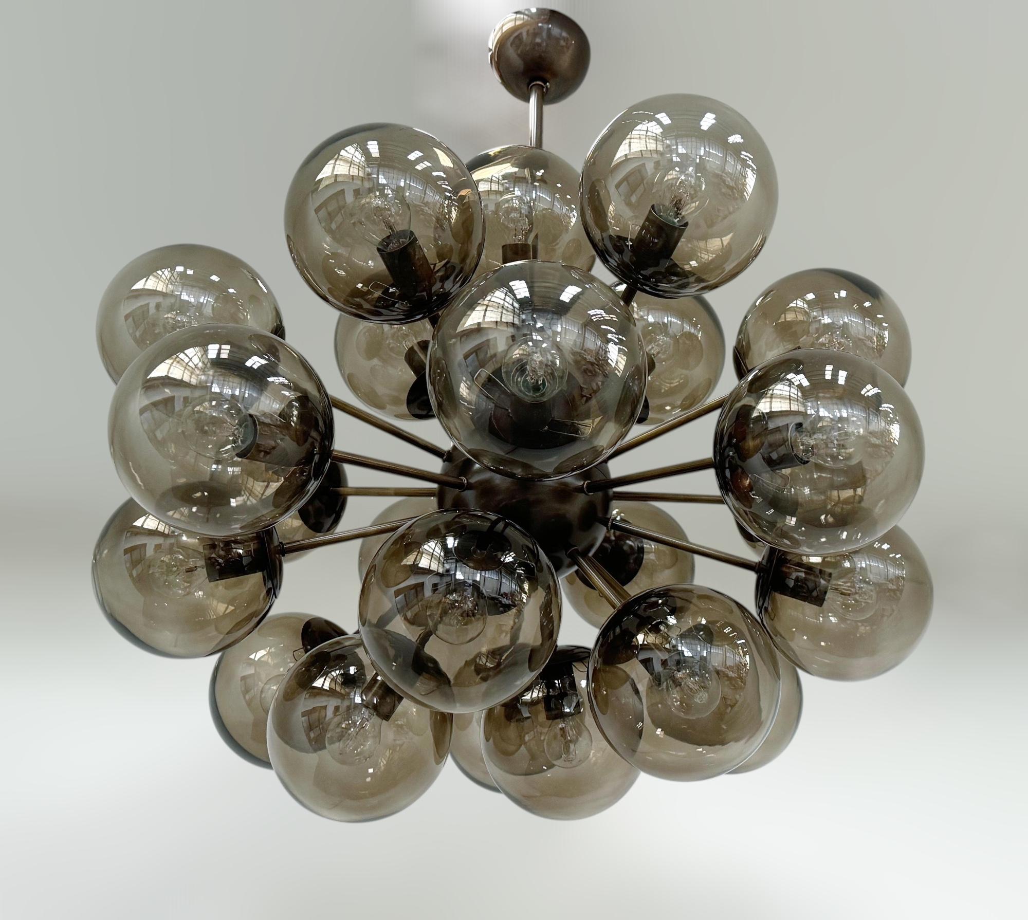 Ovale Sputnik Chandelier by Fabio Ltd In New Condition For Sale In Los Angeles, CA