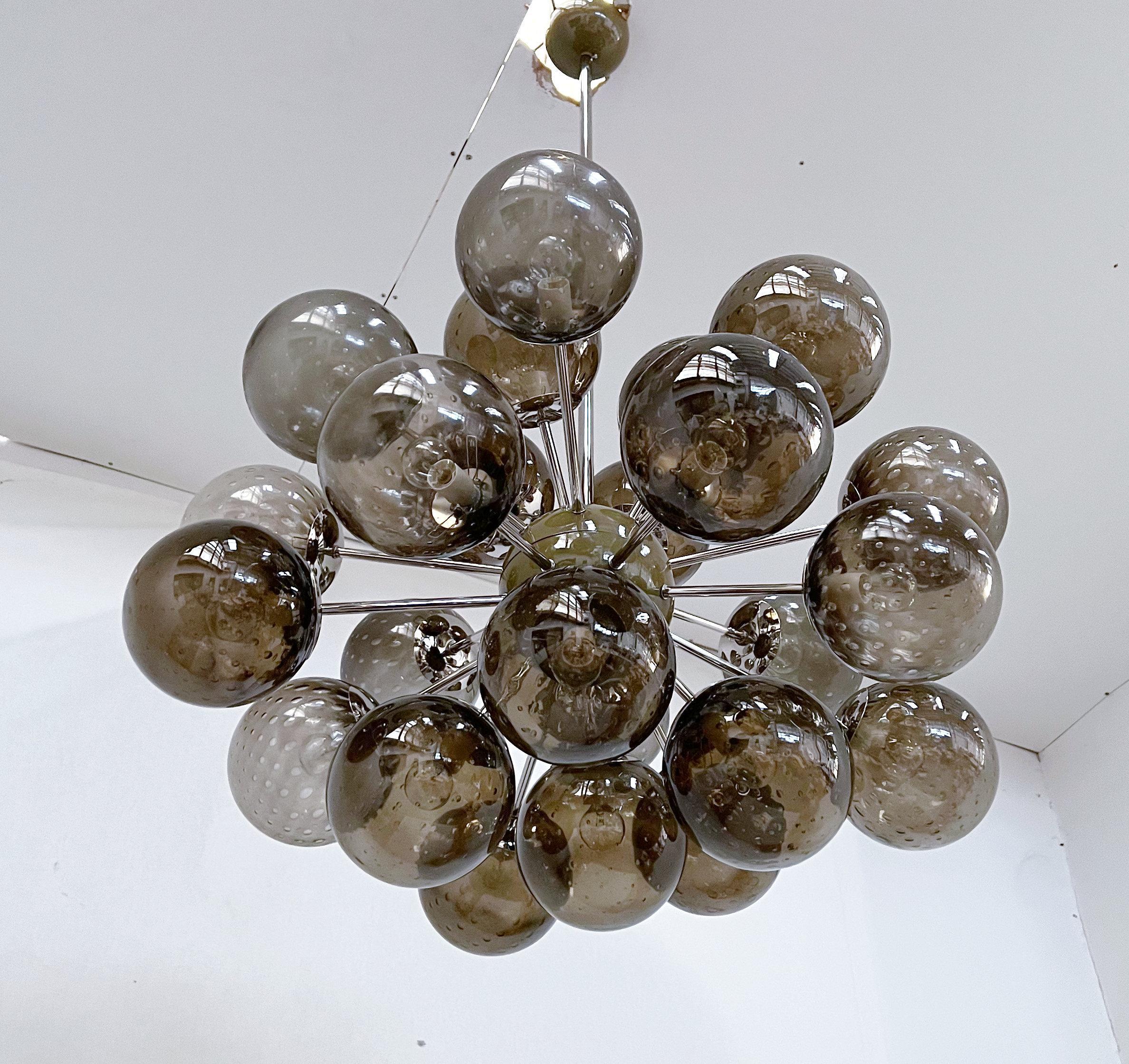 XXI secolo e contemporaneo Lampadario Ovale Sputnik di Fabio Ltd in vendita