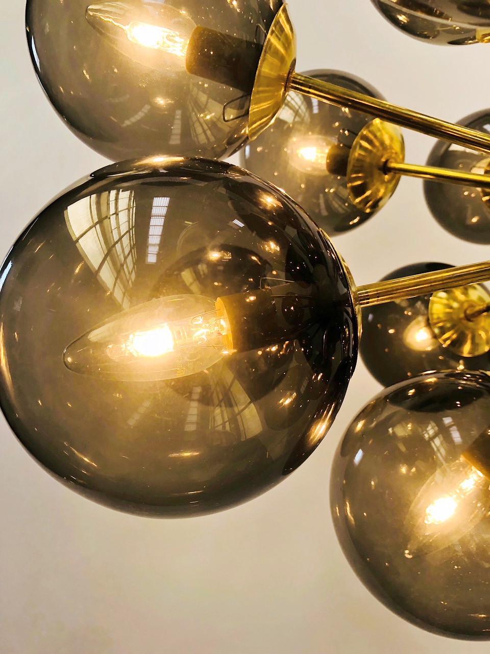 XXI secolo e contemporaneo Lampadario Ovale Sputnik di Fabio Ltd in vendita
