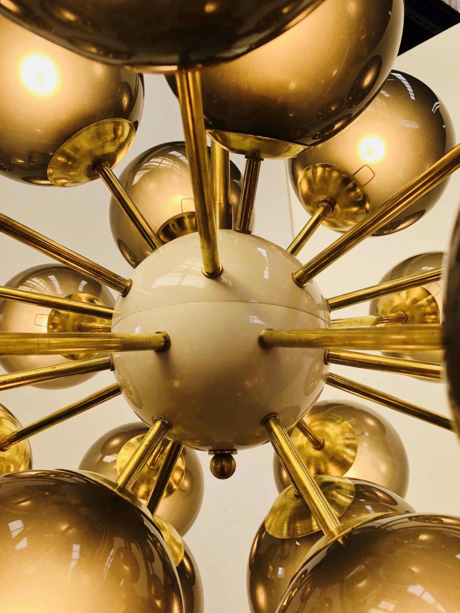 Araña Sputnik Ovale de Fabio Ltd Siglo XXI y contemporáneo en venta
