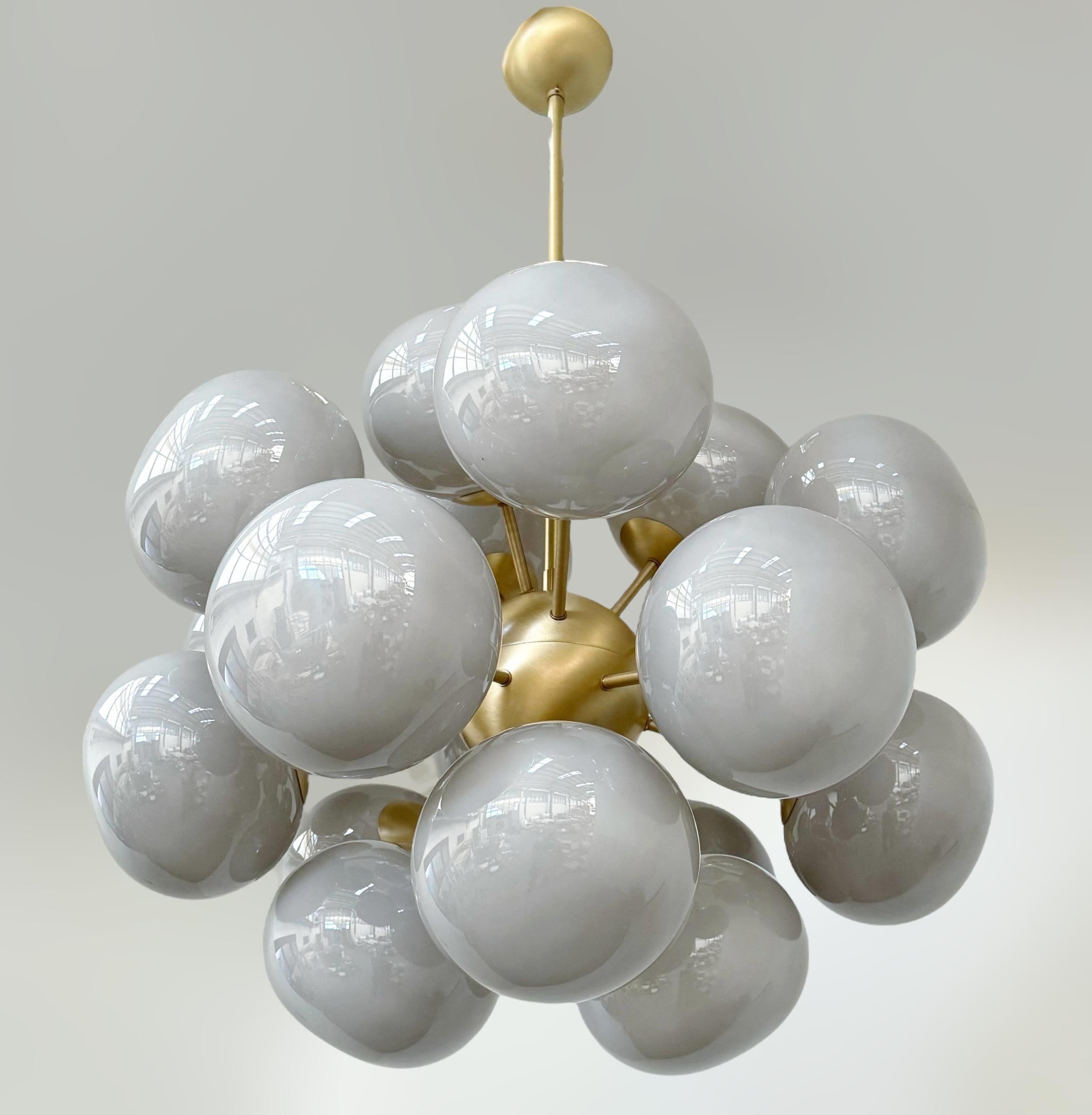 XXI secolo e contemporaneo Lampadario Ovale Sputnik di Fabio Ltd in vendita