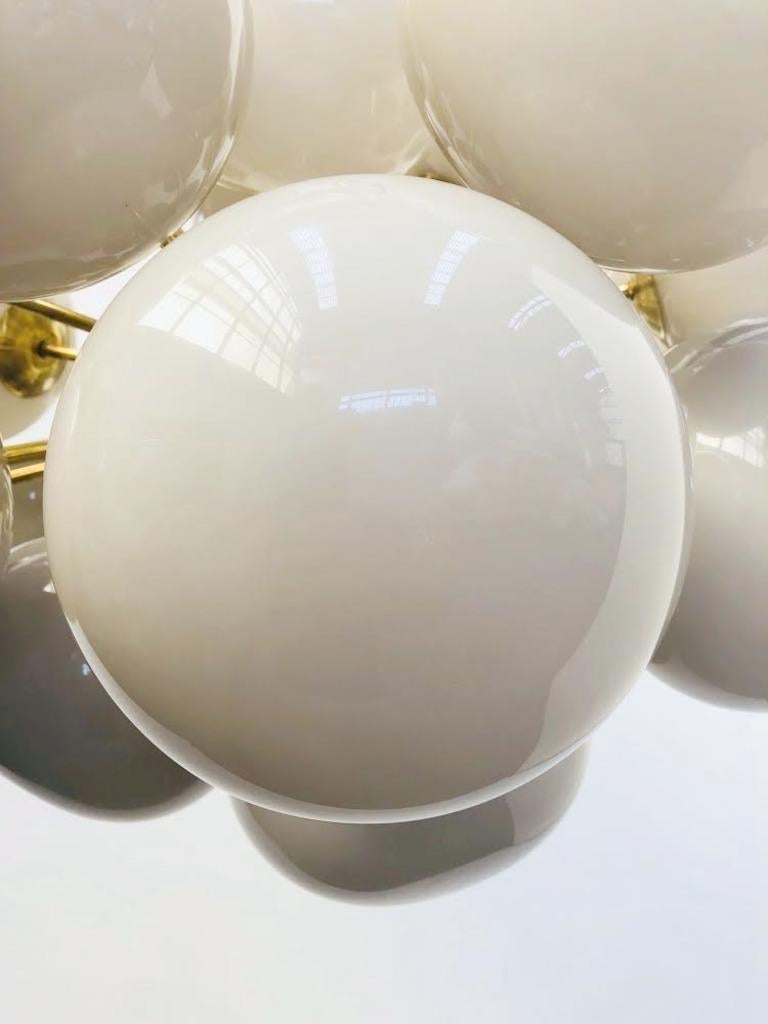 Vetro soffiato Lampadario Ovale Sputnik di Fabio Ltd in vendita