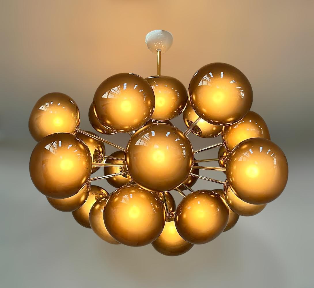 Vetro soffiato Lampadario Ovale Sputnik di Fabio Ltd in vendita