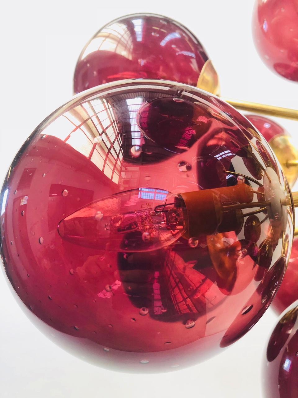 Vetro soffiato Lampadario Ovale Sputnik di Fabio Ltd in vendita