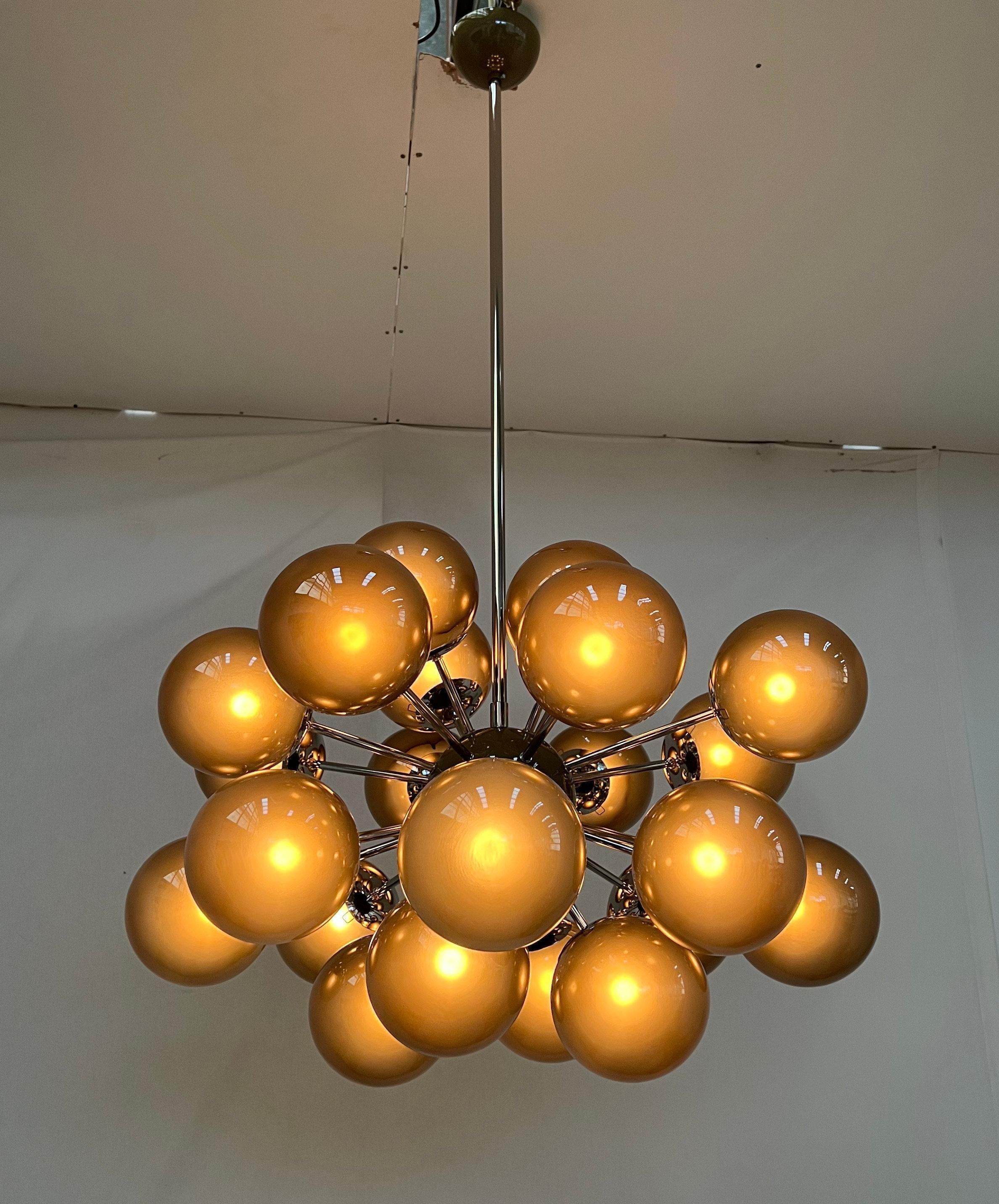 Lustre Spoutnik ovale de Fabio Ltd en vente 1