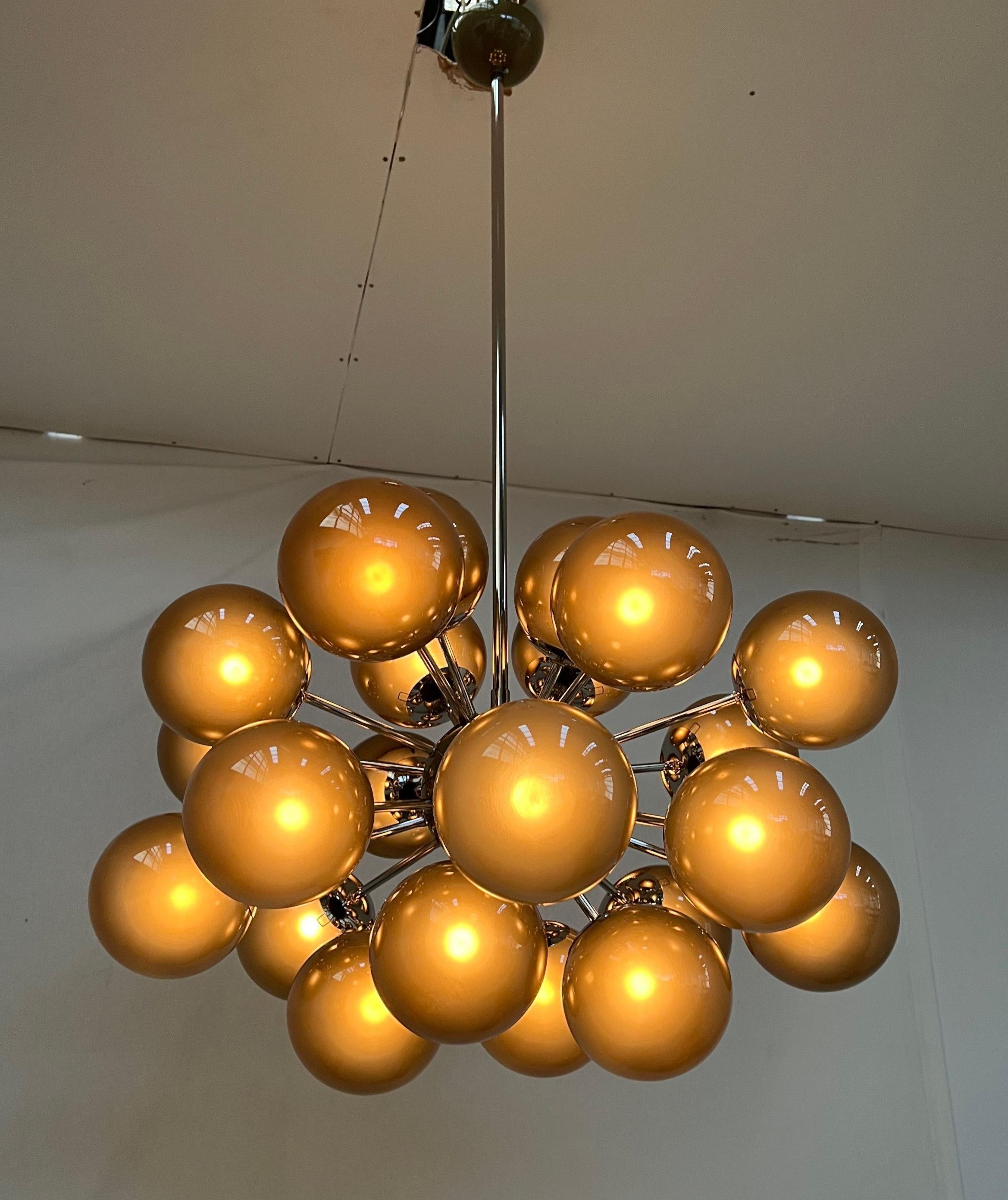 Lustre Spoutnik ovale de Fabio Ltd en vente 2