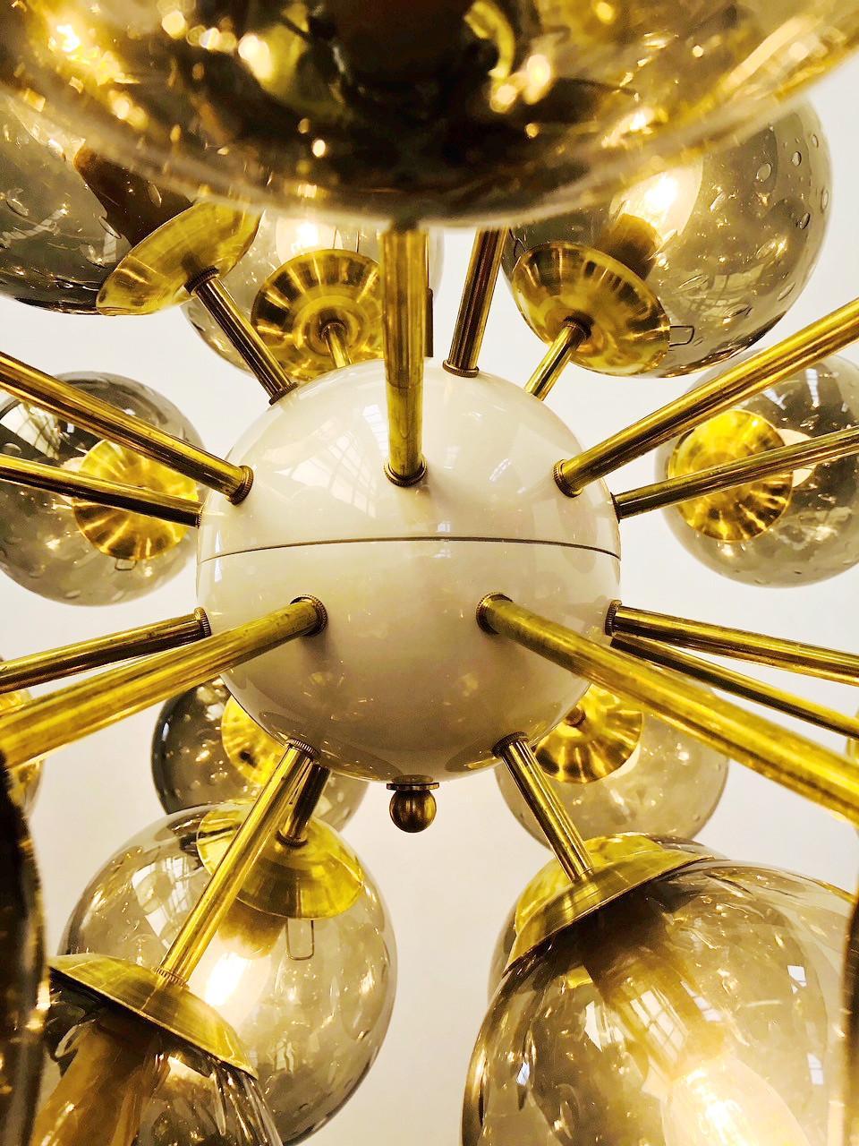 Lampadario Ovale Sputnik di Fabio Ltd in vendita 2