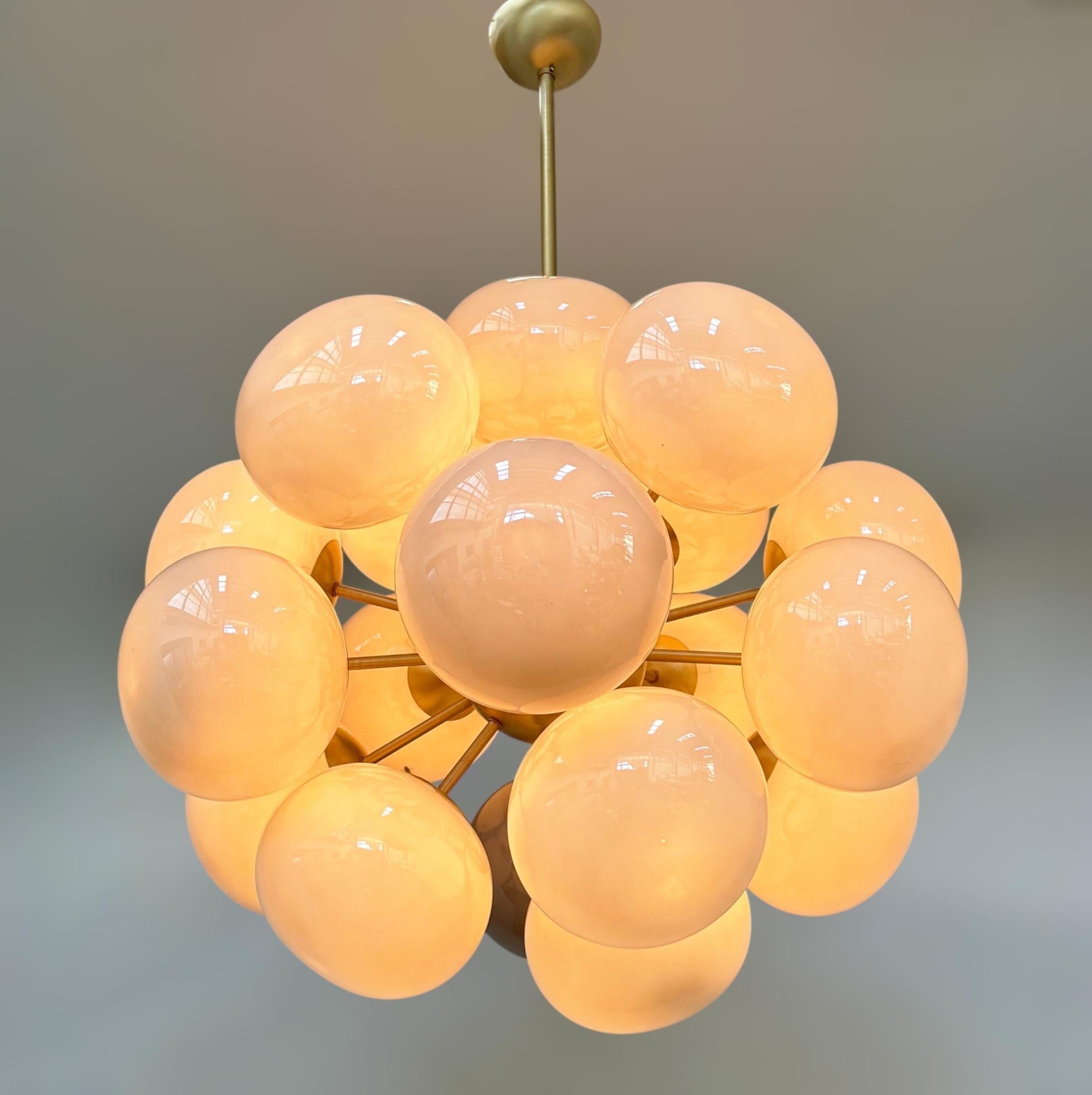 Lampadario Ovale Sputnik di Fabio Ltd in vendita 2