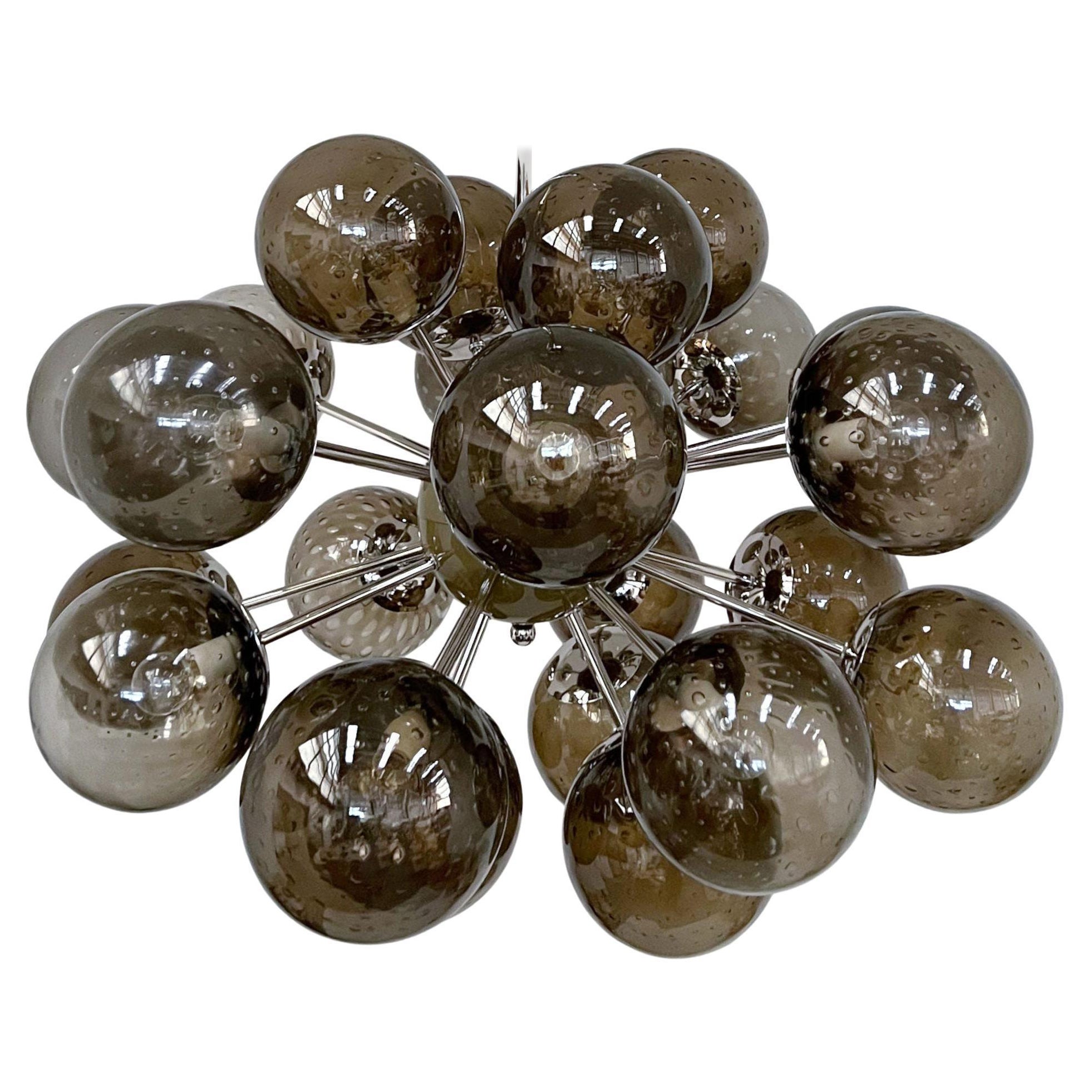 Lustre Spoutnik ovale de Fabio Ltd
