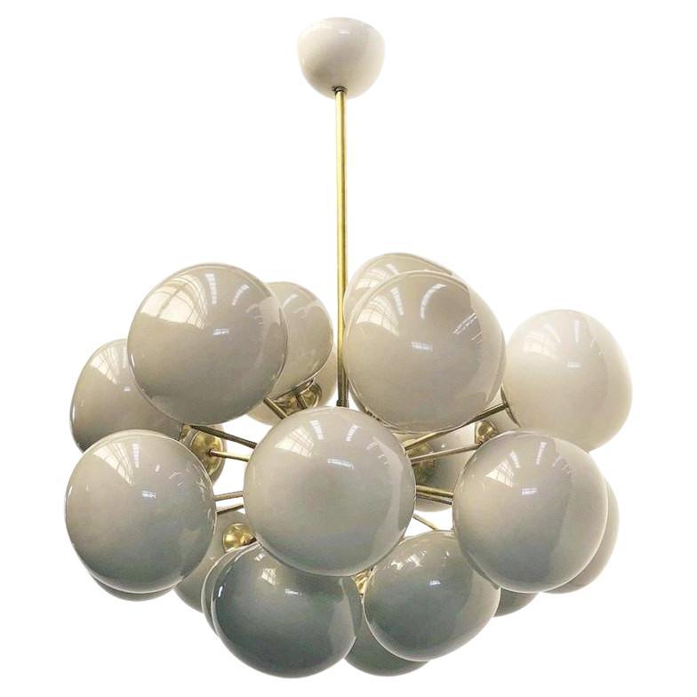 Lustre Spoutnik ovale de Fabio Ltd