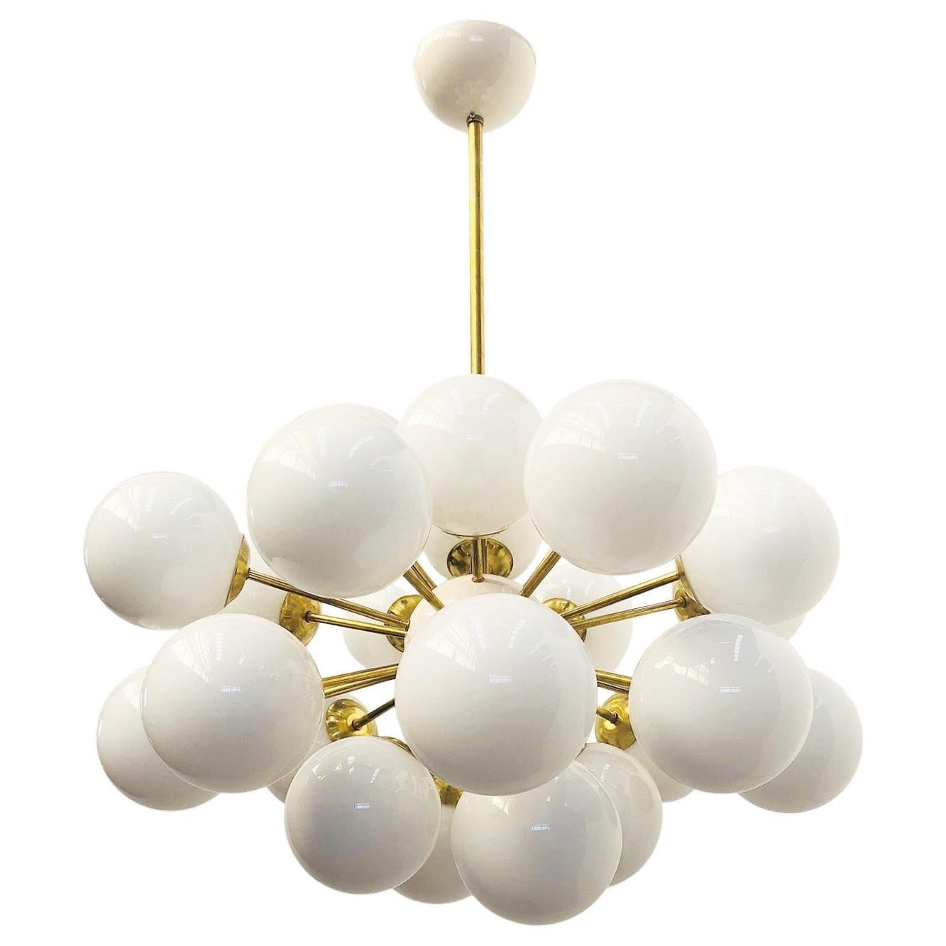 Lampadario Ovale Sputnik di Fabio Ltd