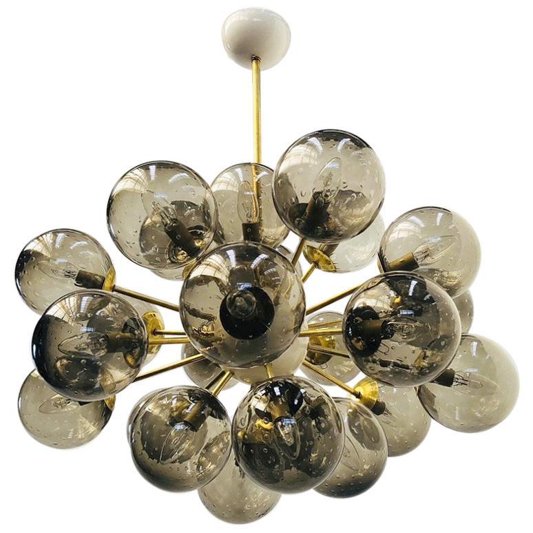 Lampadario Ovale Sputnik di Fabio Ltd