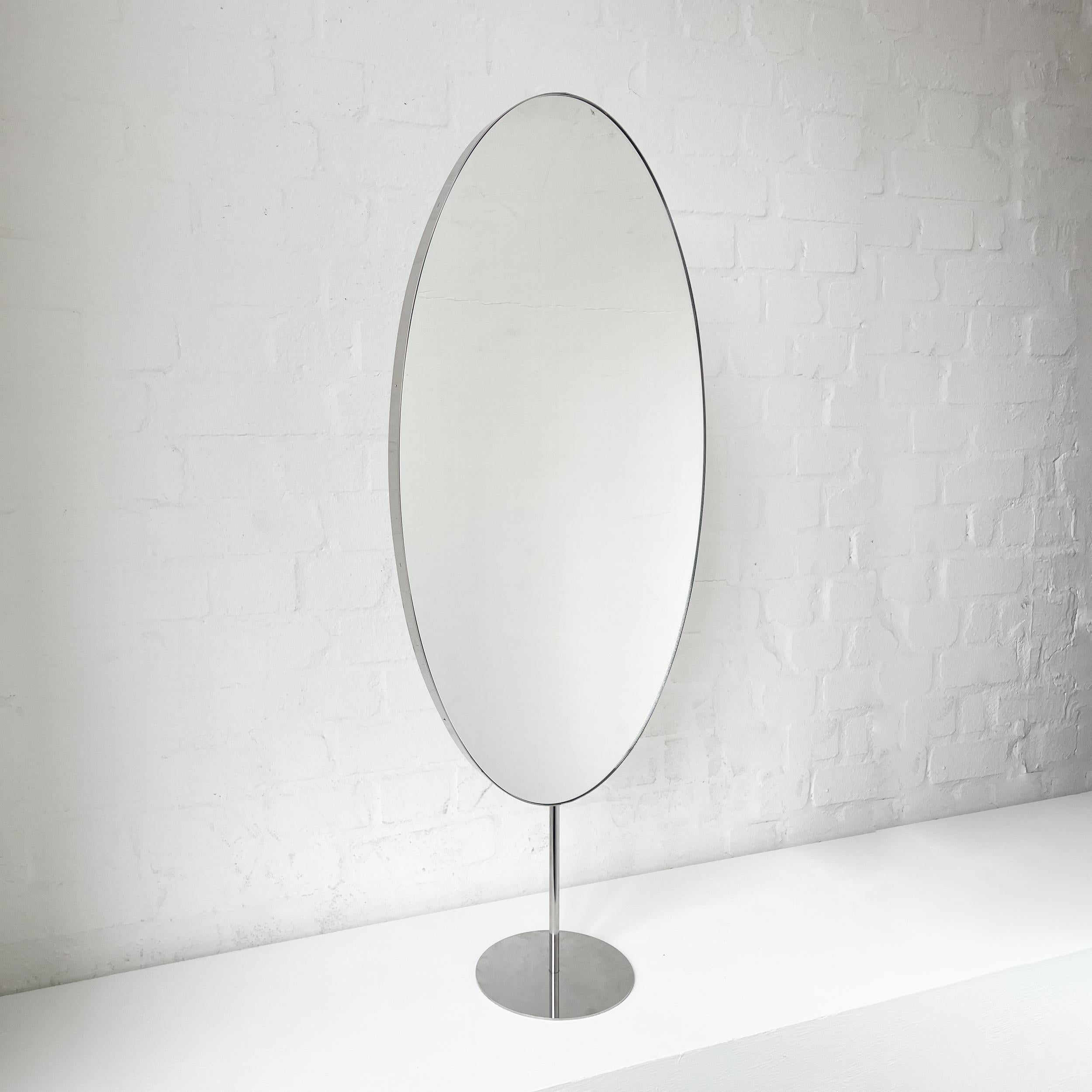 XXIe siècle et contemporain Miroir ovale de comptoir Ovalis avec cadre moderne en acier inoxydable poli en vente