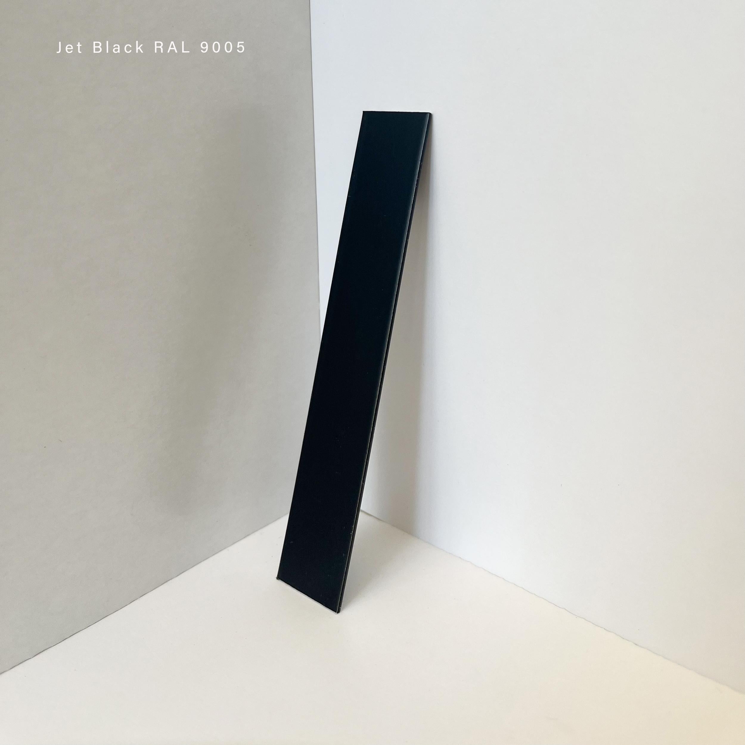 Ovalis Miroir minimaliste ovale avec cadre noir élégant, large en vente 2