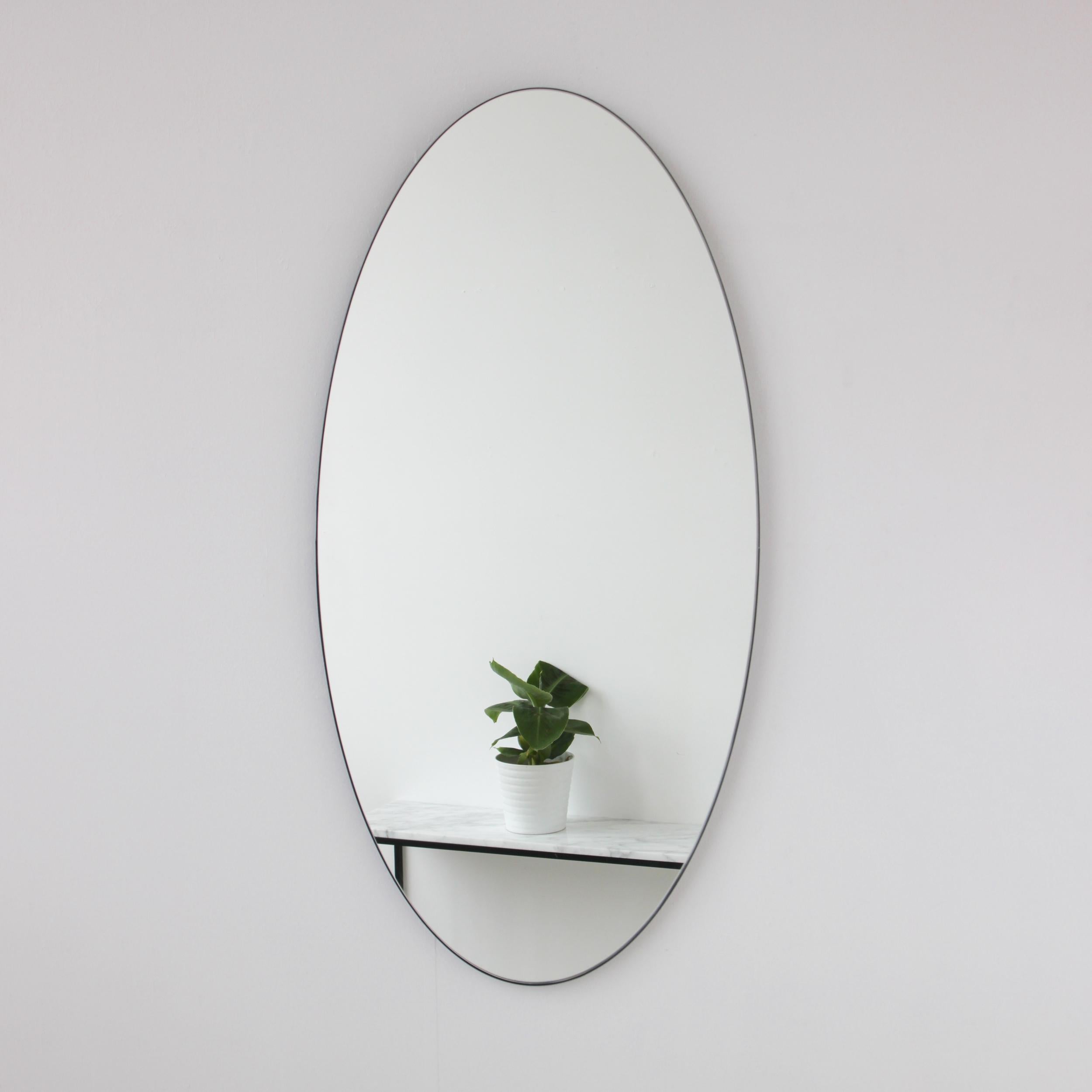 XXIe siècle et contemporain Ovalis Miroir ovale moderne Handcraft avec cadre noir, moyen en vente