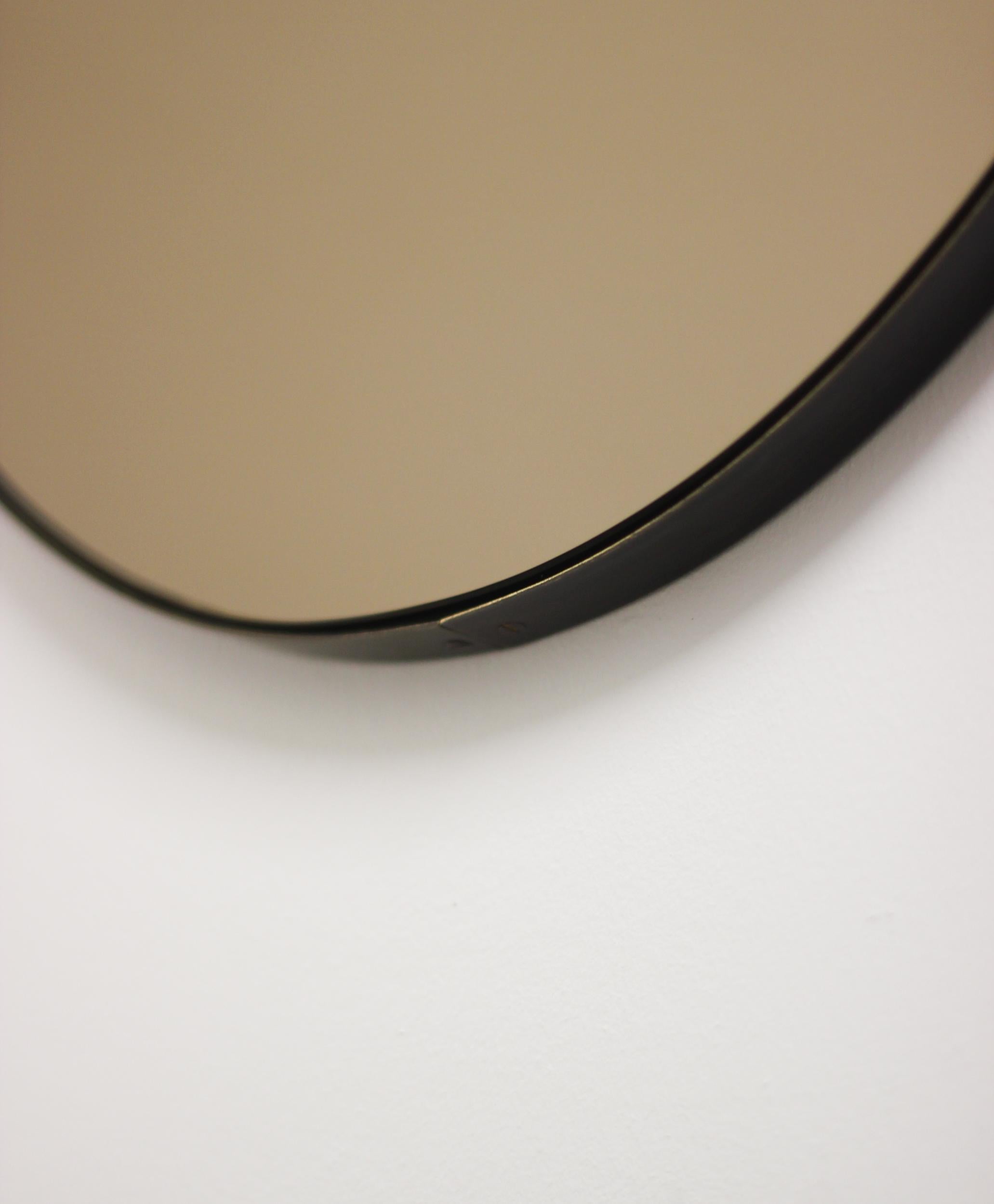 XXIe siècle et contemporain Miroir contemporain Ovalis ovale teinté bronze avec cadre patiné, moyen en vente