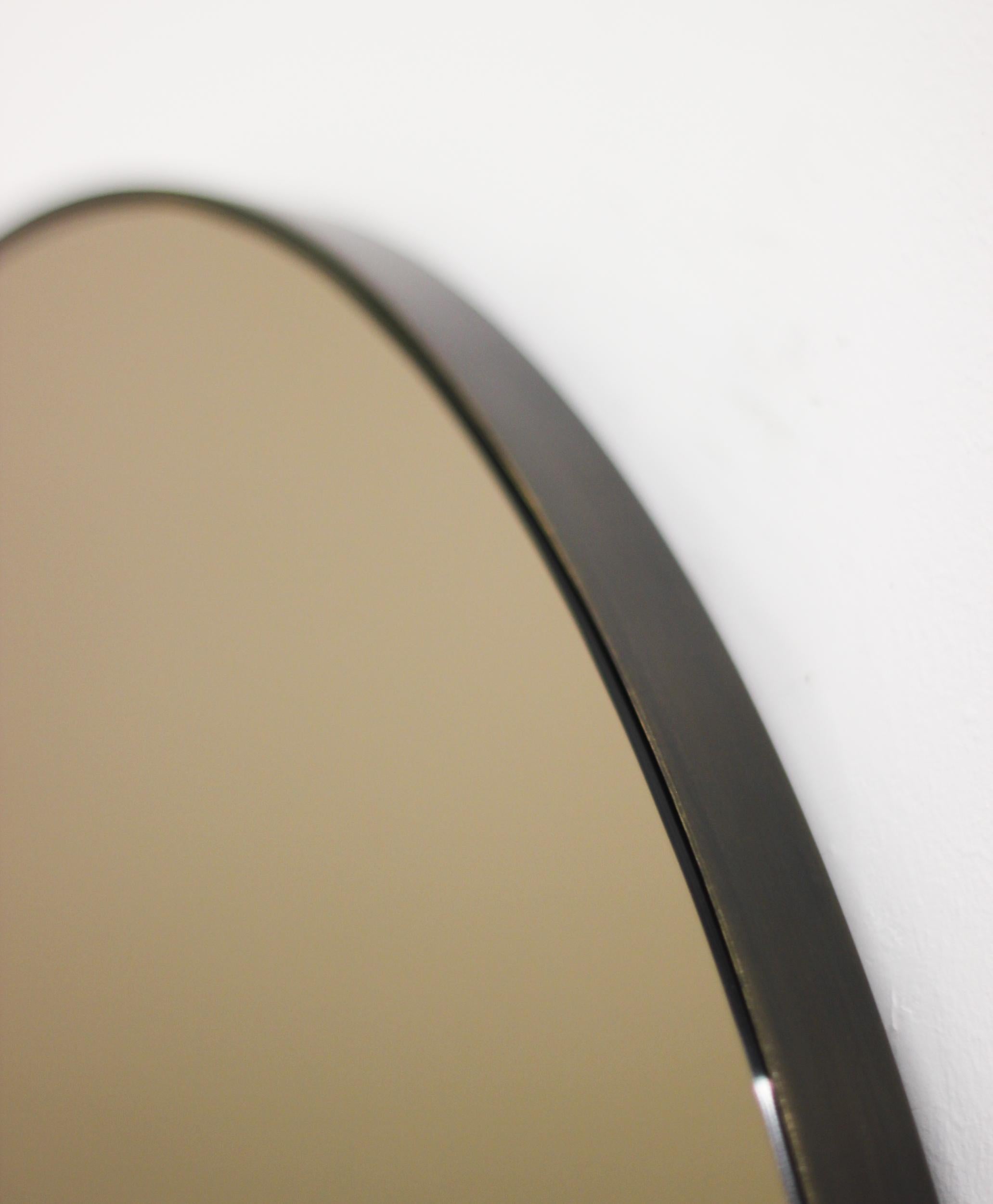 Ovalis Oval Bronze getönter zeitgenössischer Spiegel mit Patina-Rahmen, XL (Patiniert) im Angebot
