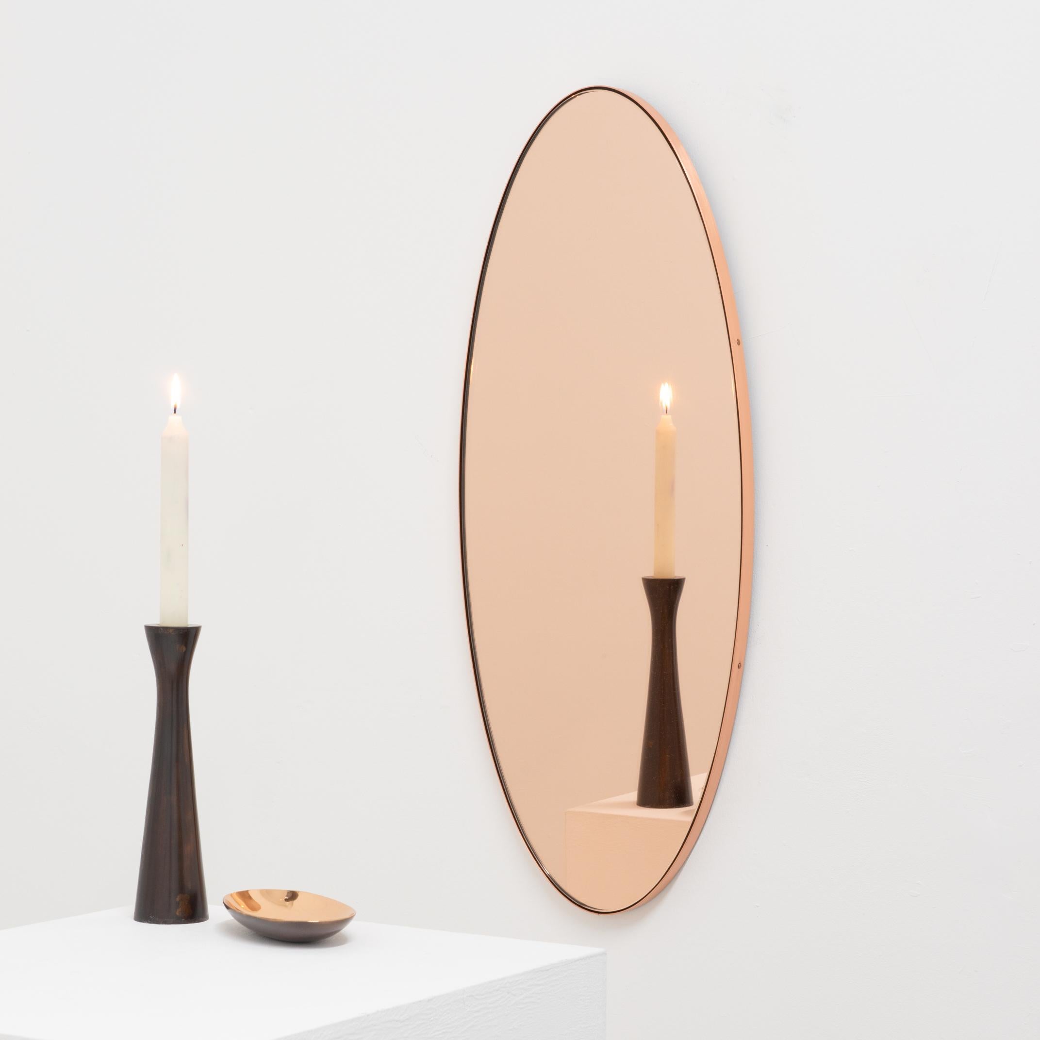 Britannique Ovalis grand miroir ovale fabriqué à la main en or rose pêche avec cadre en cuivre en vente
