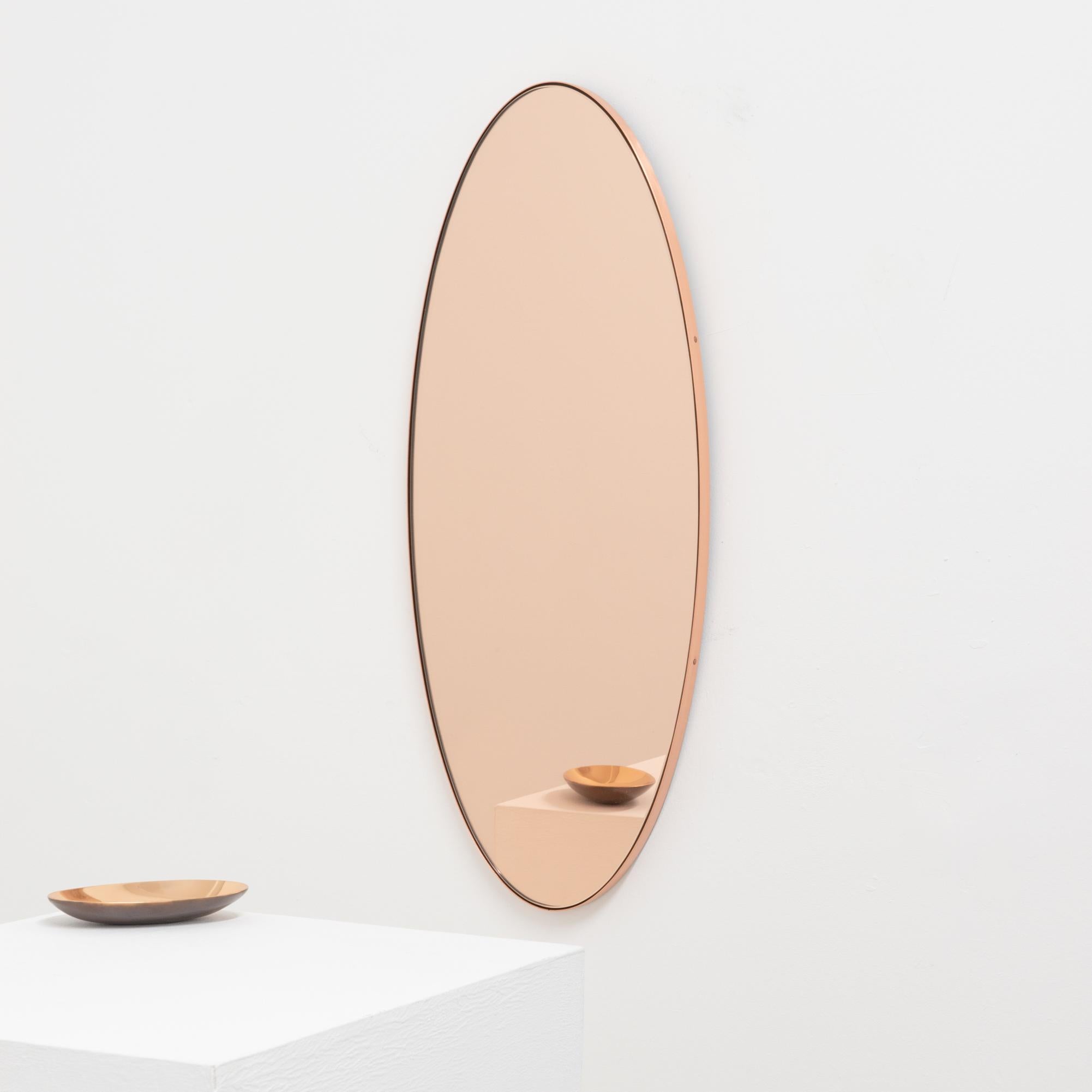 Brossé Ovalis grand miroir ovale fabriqué à la main en or rose pêche avec cadre en cuivre en vente