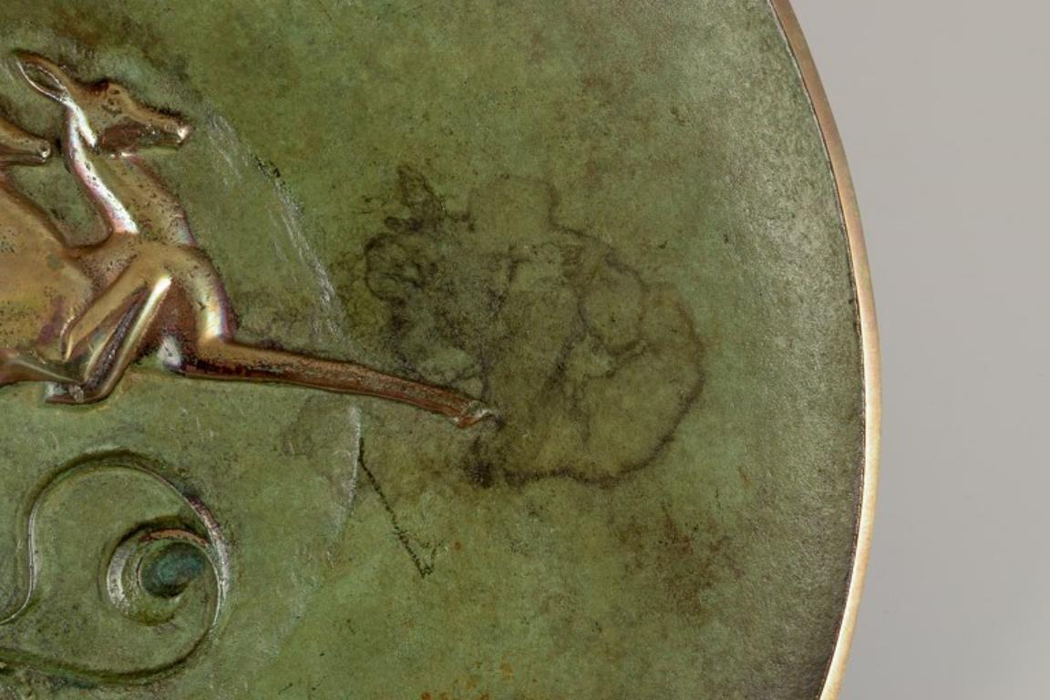 Ove Fritz Rasmussen. Plato Art Decó de bronce con motivo de ciervos. Danés en venta
