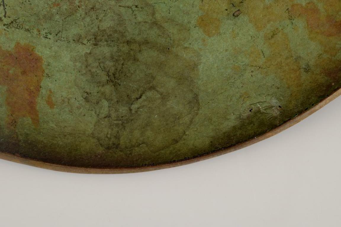 Ove Fritz Rasmussen. Plato Art Decó de bronce con motivo de ciervos. en Excelente estado para la venta en Copenhagen, DK