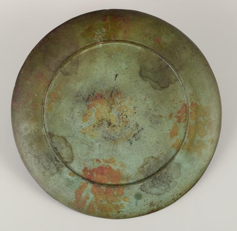 Ove Fritz Rasmussen. Plato Art Decó de bronce con motivo de ciervos. Bronce en venta