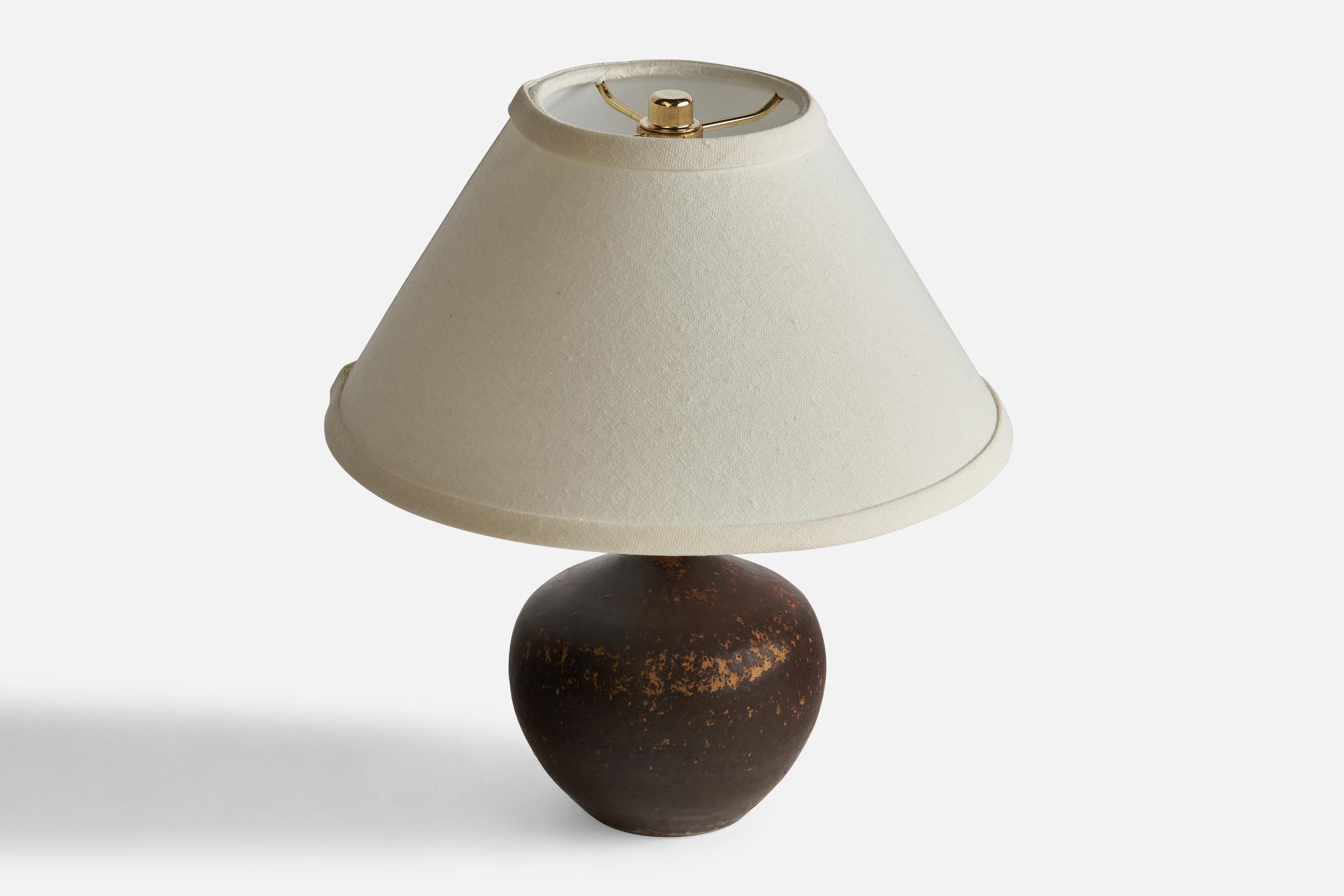 Danish Ove Rasmussen-Vaedelund, Table Lamp, Ceramic, Brass, Denmark, 1960s For Sale