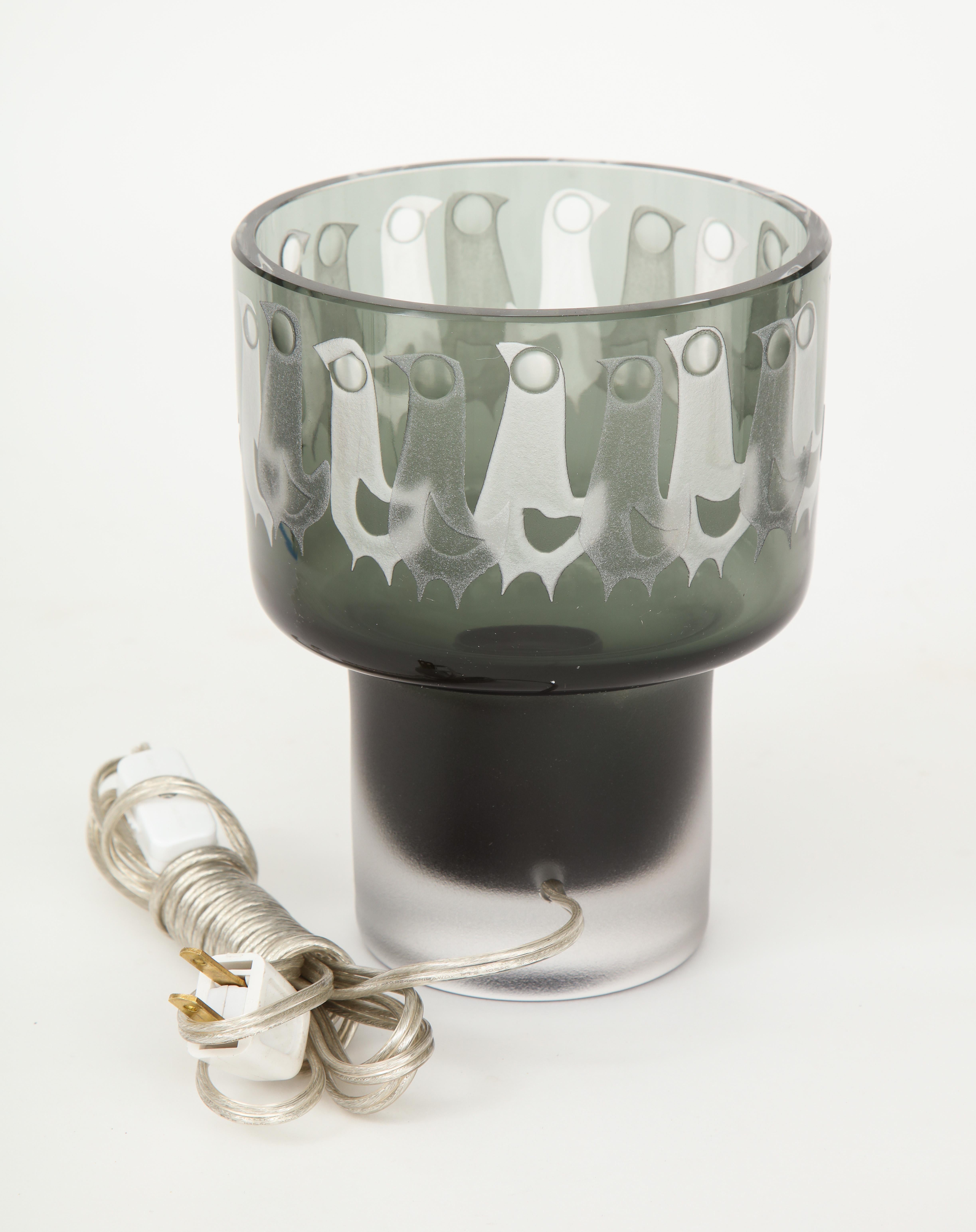 Ove Sandeberg für Kosta Boda, geätzte Vogellampe aus grauem Glas (Glaskunst) im Angebot