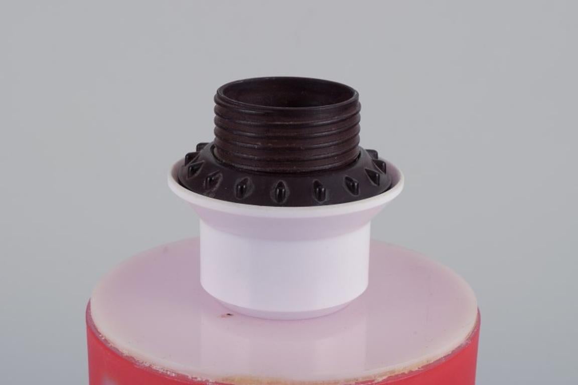 Fin du 20e siècle Ove Sandeberg pour Kosta Boda, Suède. Lampe de table en verre d'art de couleur orange. en vente