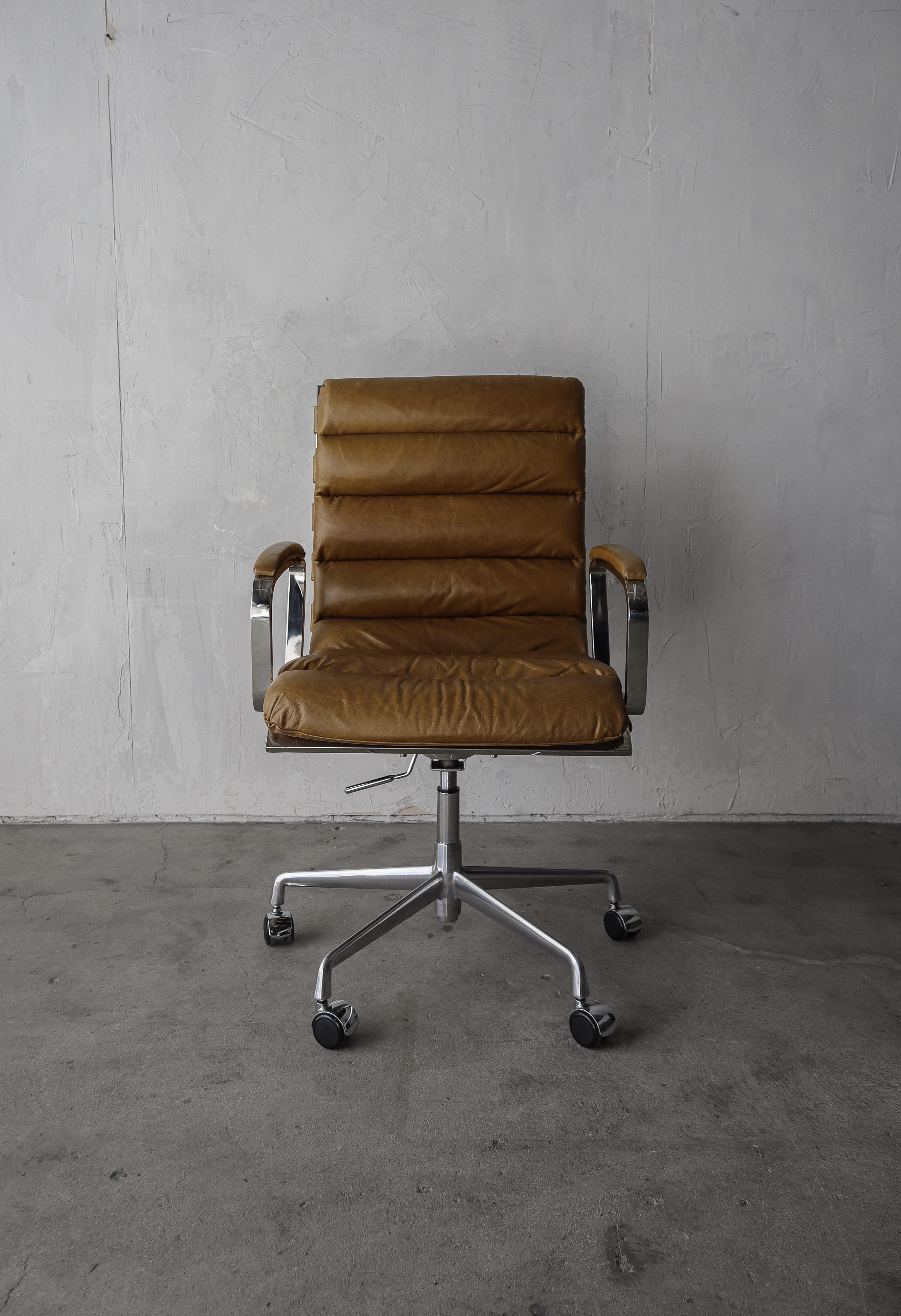 Ovedio Leather Desk Chair by Restoration Hardware In Good Condition For Sale In Las Vegas, NV