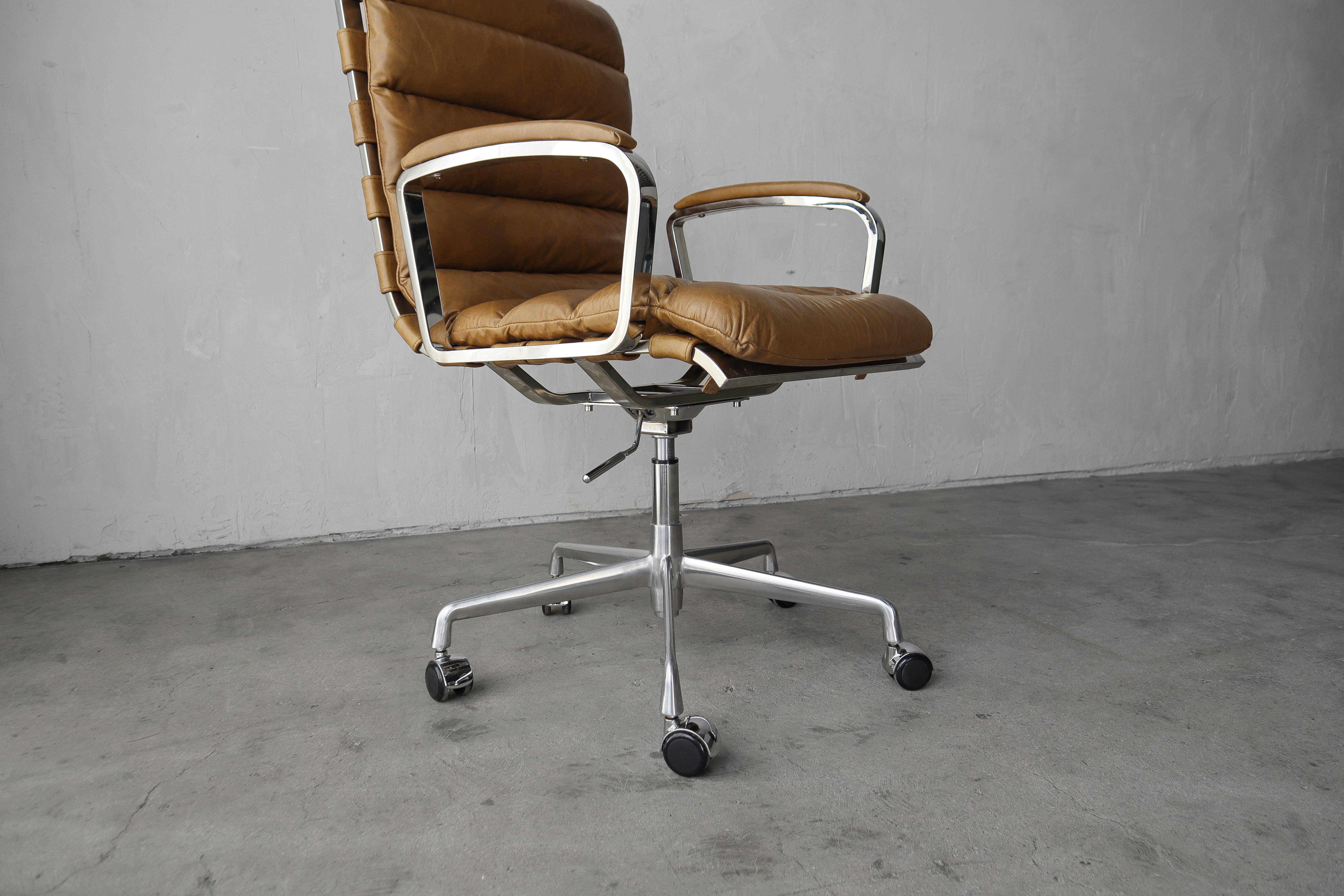 XXIe siècle et contemporain Chaise de bureau Ovedio par Restoration Hardware en vente