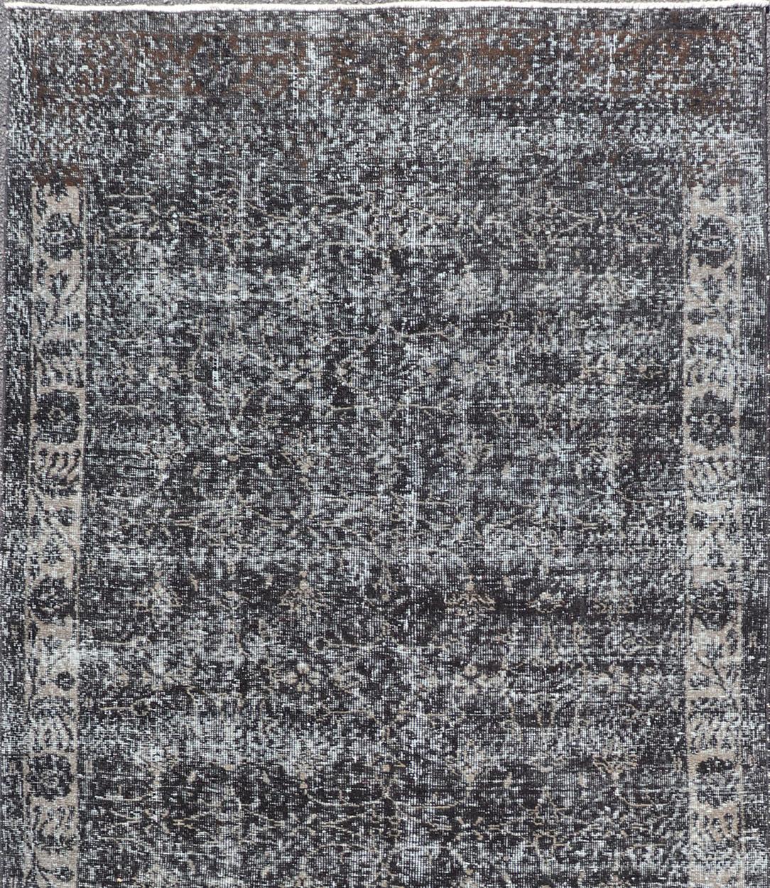 Gallery Over Dyed Oushak mit All-Over-Blumenmuster in Anthrazit, Creme und Grau im Angebot 5