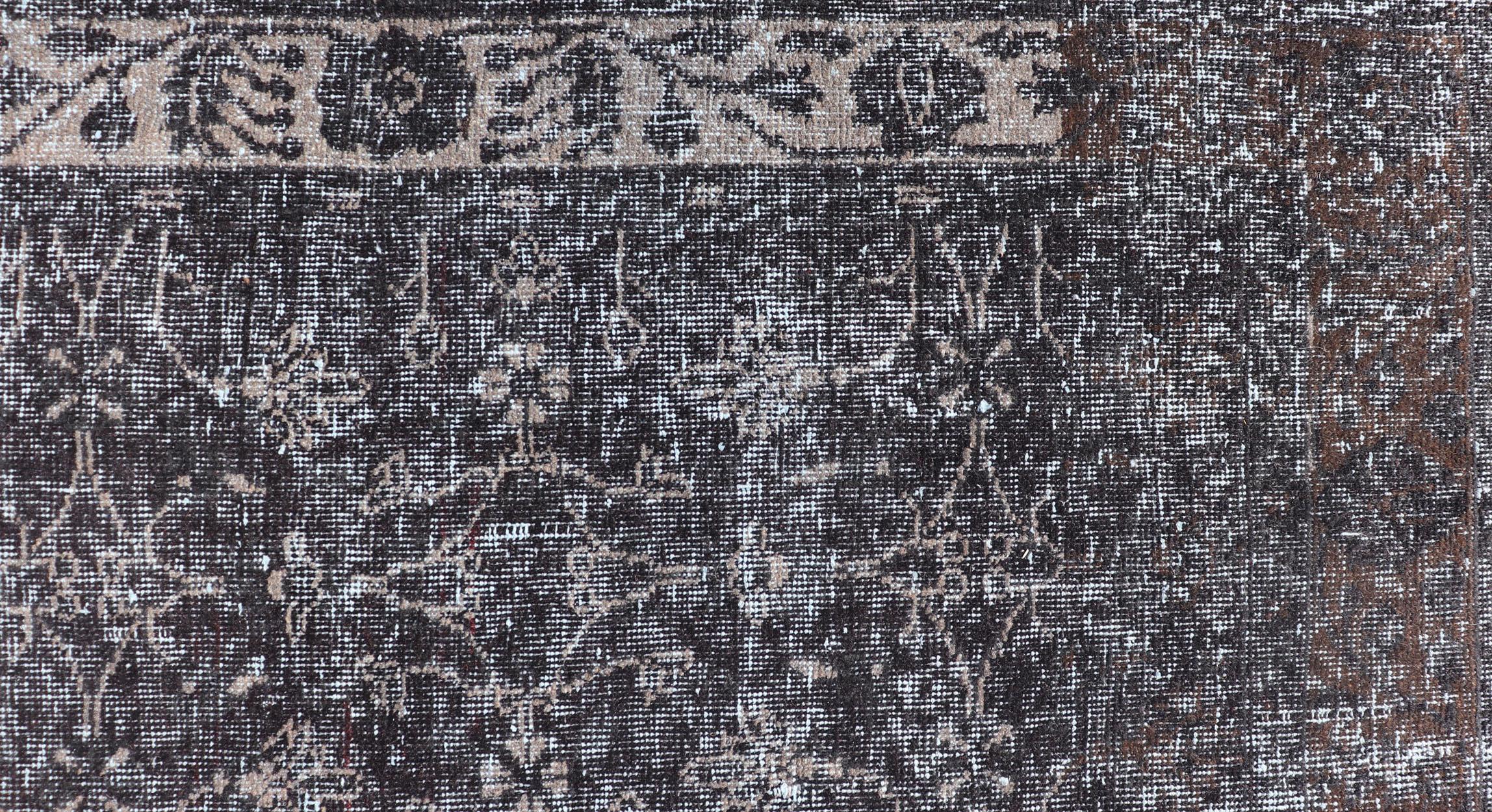 Gallery Over Dyed Oushak mit All-Over-Blumenmuster in Anthrazit, Creme und Grau (20. Jahrhundert) im Angebot