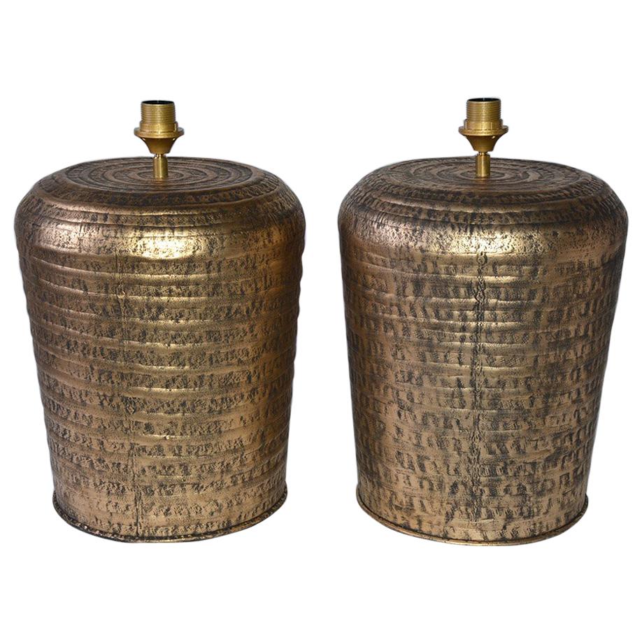 Lampes en forme de jarre de grande taille à base en métal doré en vente