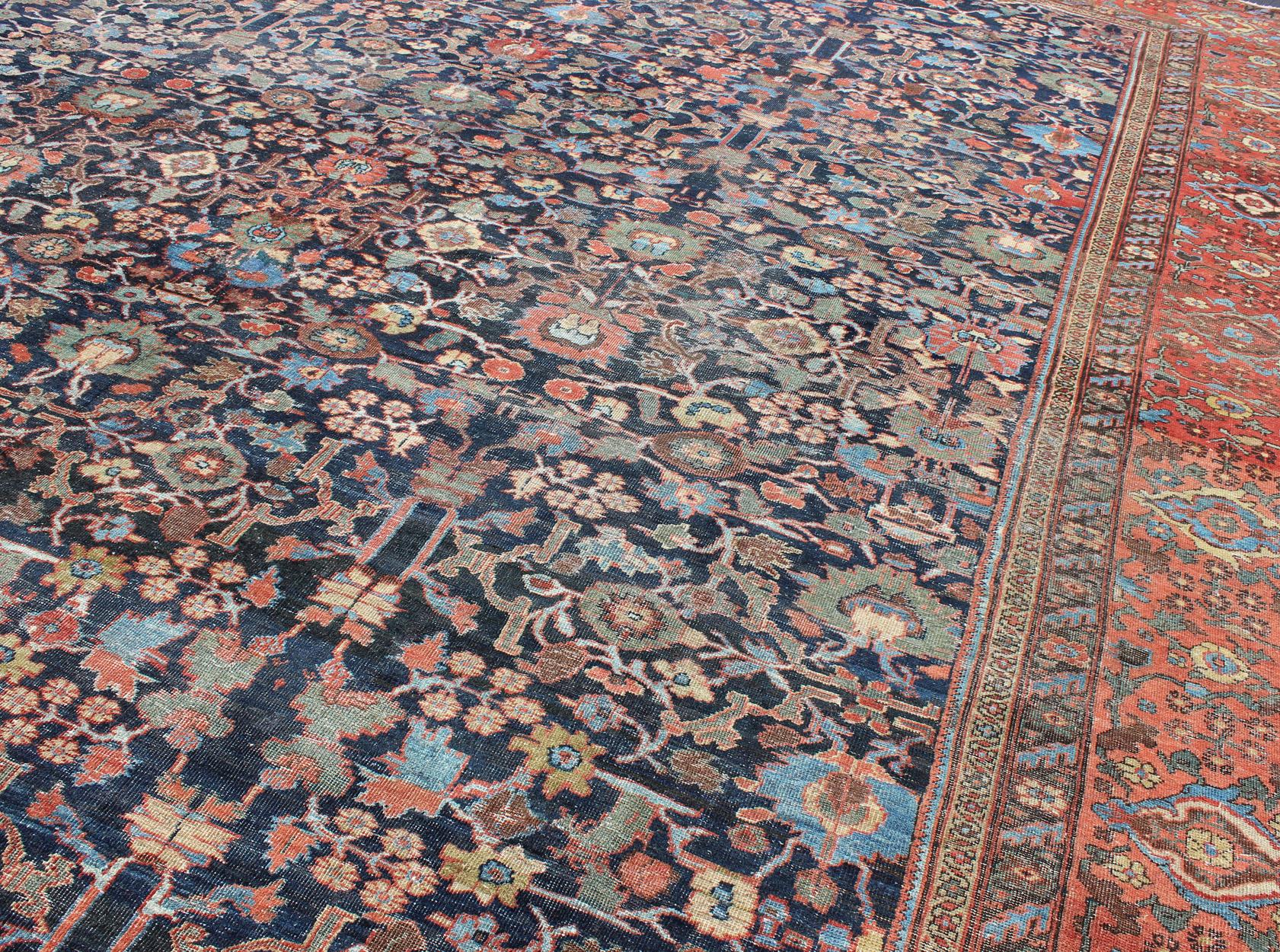Sultanabad ancien persan à tissage fin surdimensionné au design délavé avec motifs partout en mauvais état en vente 3