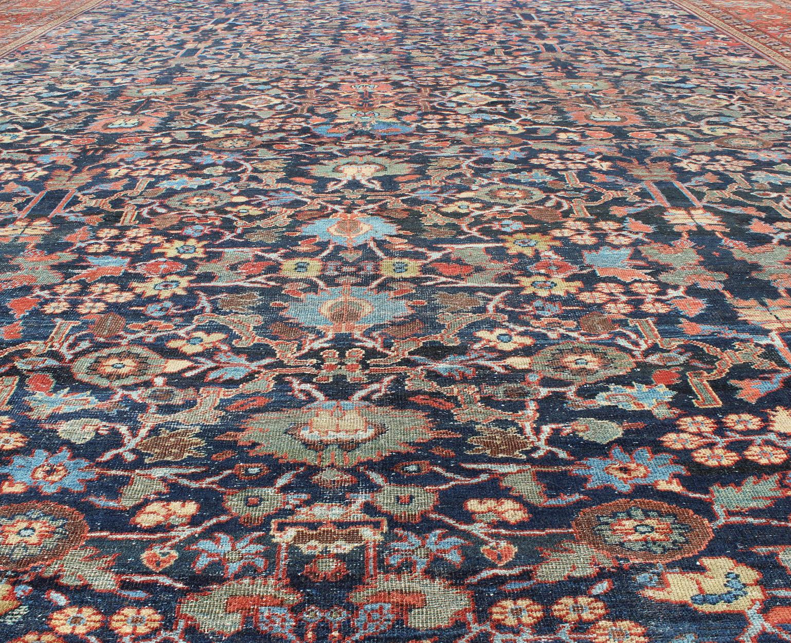 Sultanabad ancien persan à tissage fin surdimensionné au design délavé avec motifs partout en mauvais état en vente 5