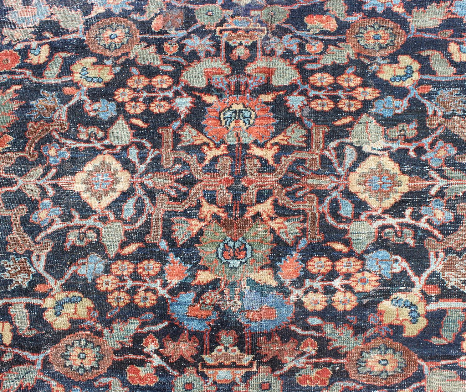 Sultanabad ancien persan à tissage fin surdimensionné au design délavé avec motifs partout en mauvais état en vente 6