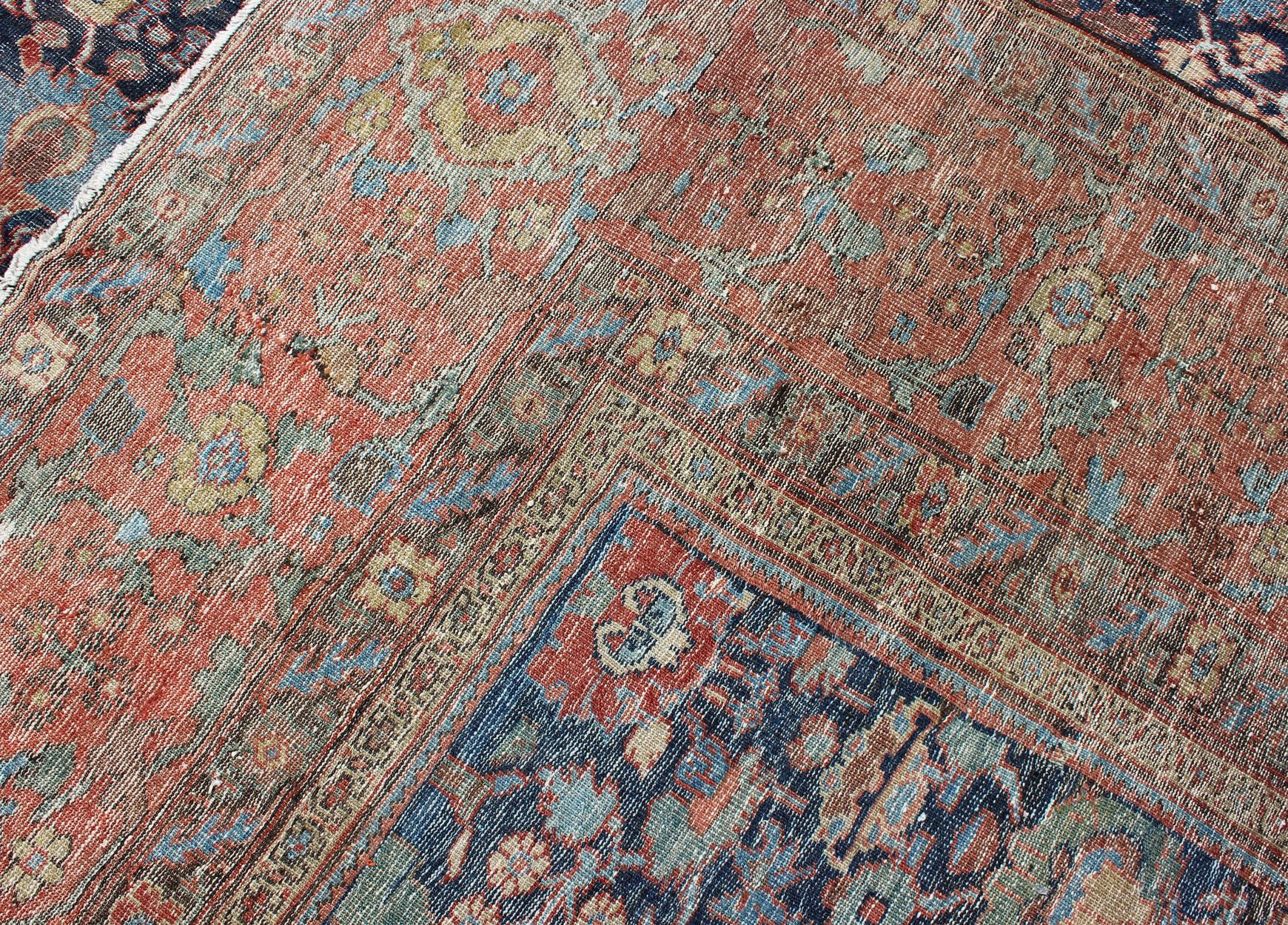 Sultanabad ancien persan à tissage fin surdimensionné au design délavé avec motifs partout en mauvais état en vente 7
