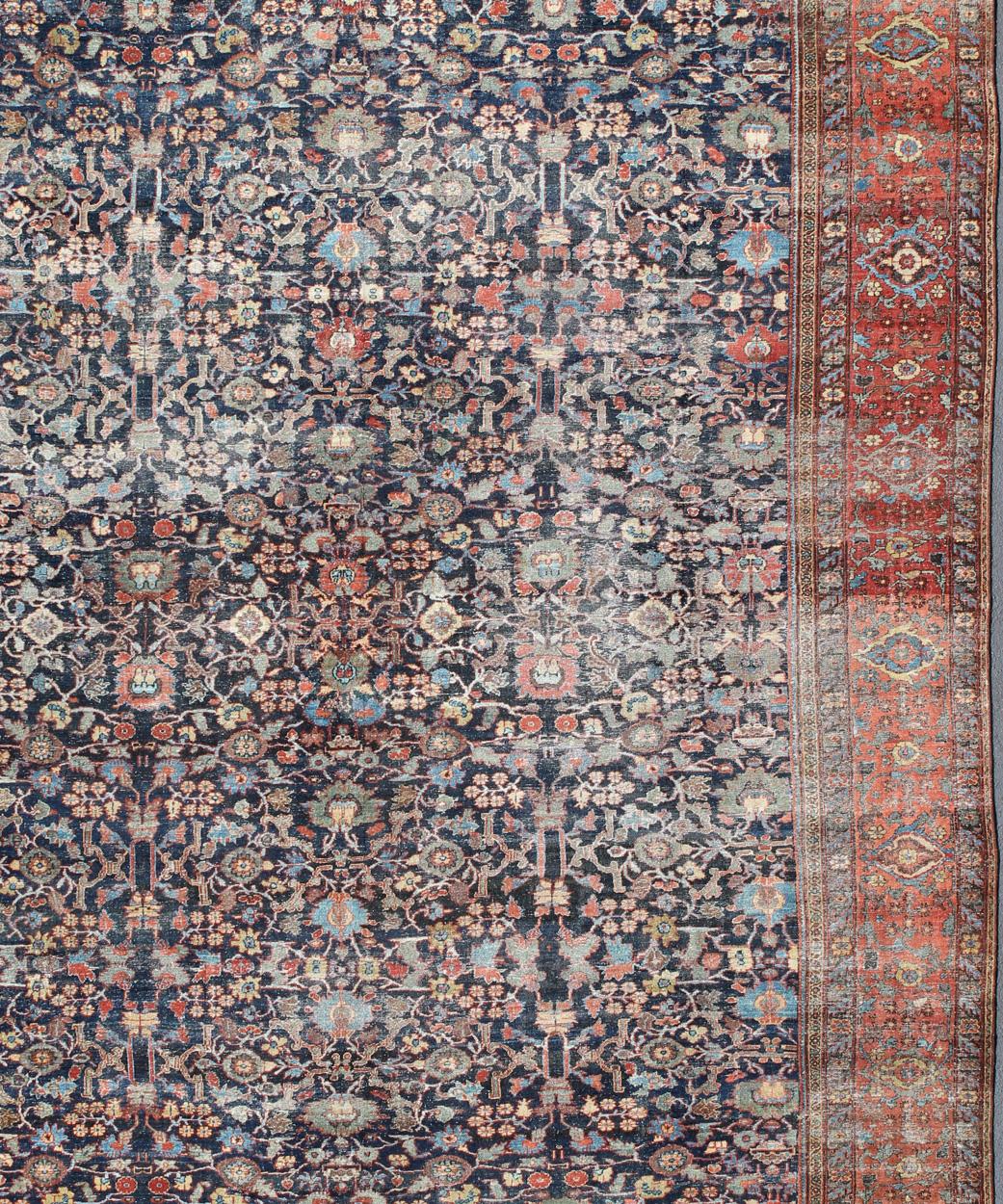 Noué à la main Sultanabad ancien persan à tissage fin surdimensionné au design délavé avec motifs partout en mauvais état en vente