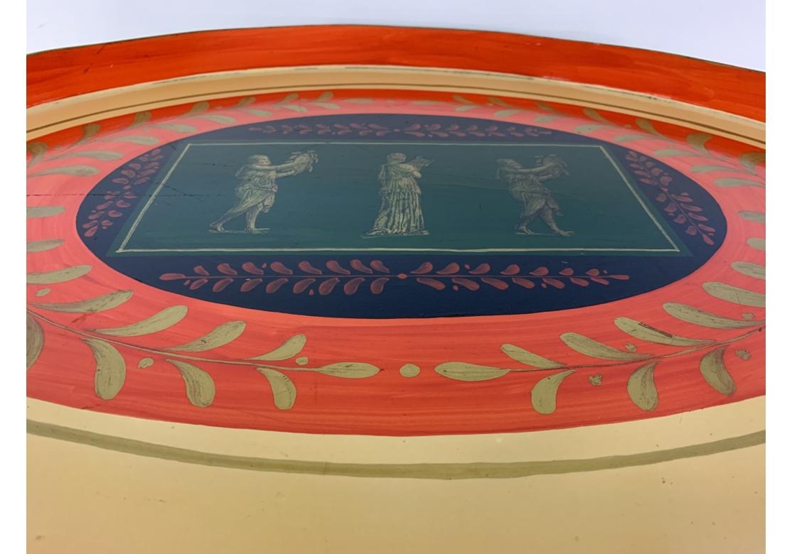 Bandeja ovalada de tole neoclásico italiano pintada a mano de gran tamaño en Bastante bueno estado para la venta en Bridgeport, CT