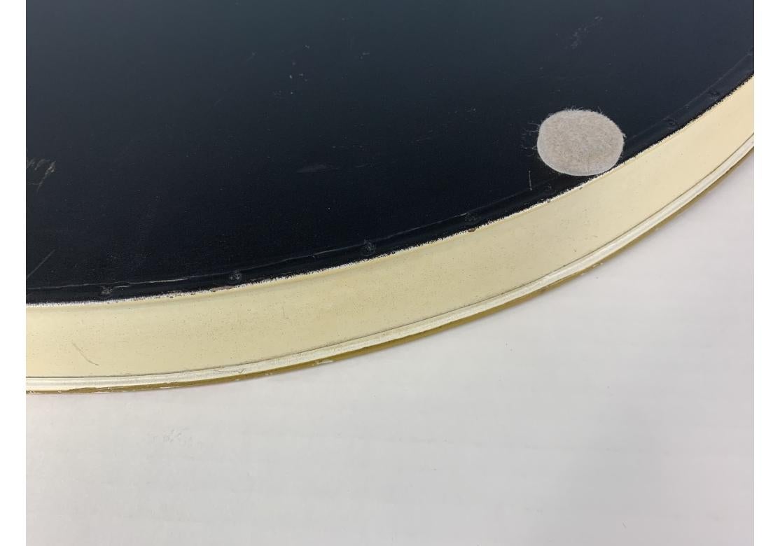 Bandeja ovalada de tole neoclásico italiano pintada a mano de gran tamaño en venta 1