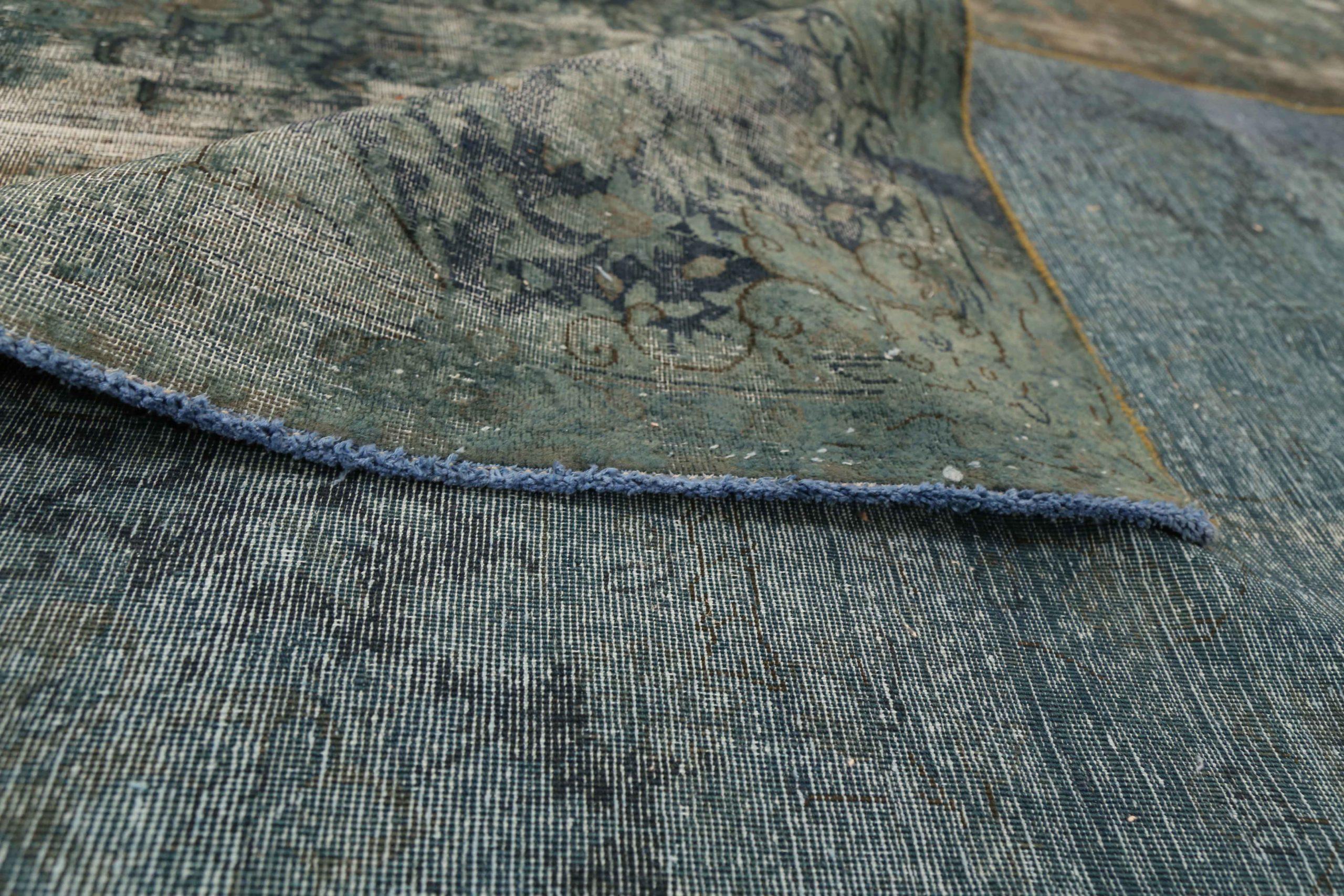 Overdye Area Rugs - 65107 In Excellent Condition For Sale In Dallas, TX