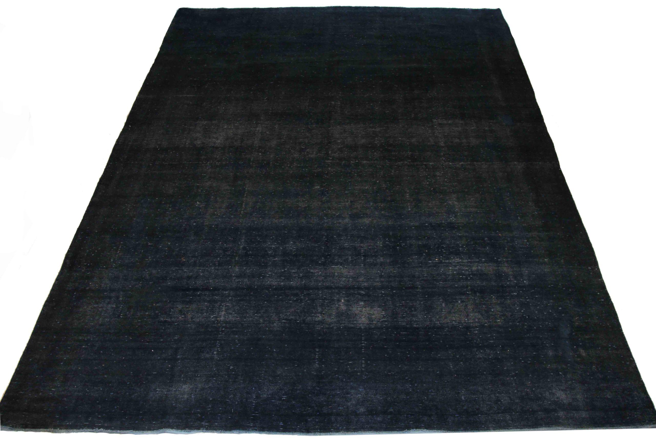 Scopri l'eleganza di questa tinta unica caratterizzata da una splendida lavorazione artigianale del 1880 circa. Progettato con una meticolosa attenzione ai dettagli, questo design esclusivo è perfetto per valorizzare il tuo spazio.