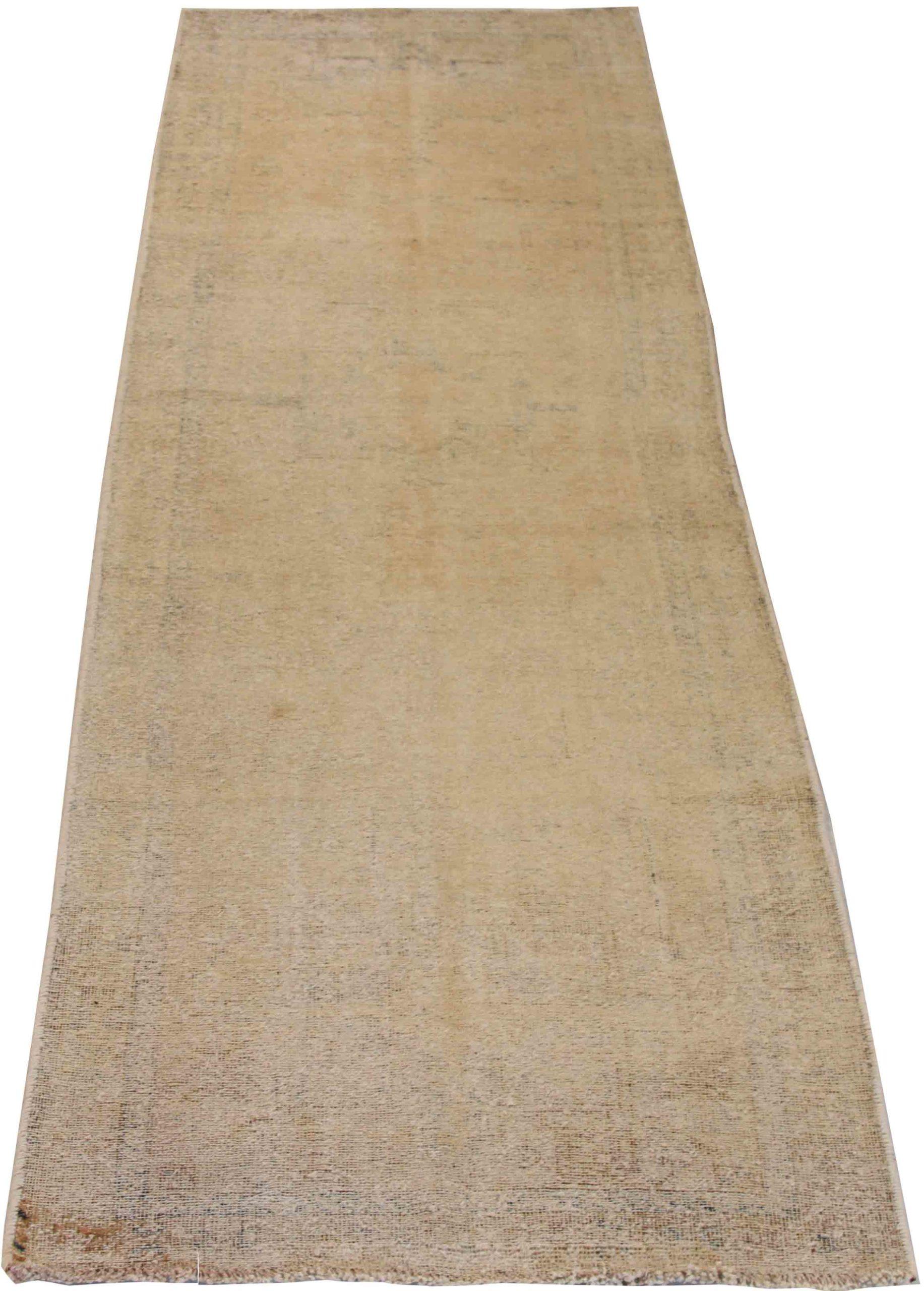 Entdecken Sie die Eleganz dieses einzigartigen Overdye mit wunderschöner Handwerkskunst. Dieses exklusive Design, das mit viel Liebe zum Detail entworfen wurde, ist perfekt, um Ihren Raum zu verschönern.